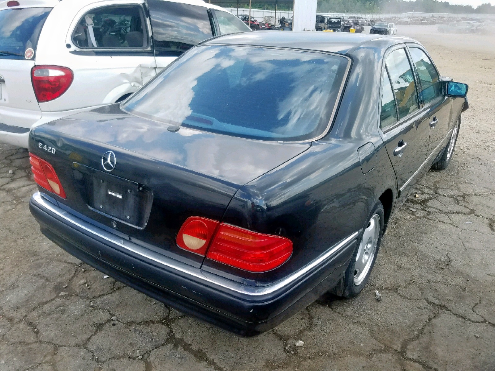 Photo 4 from auction – 1999 MERCEDES-BENZ E 430 with VIN WDBJF70H1XA764475