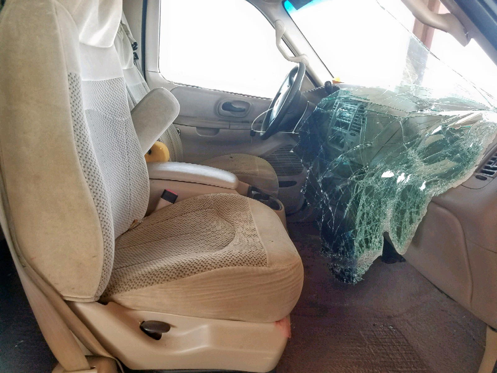 Photo 5 from auction – 2000 FORD F150 with VIN 1FTPX18L0YNB42443