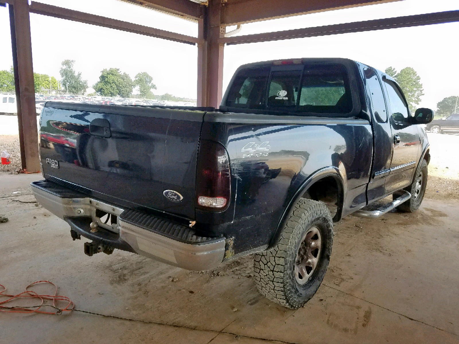 Photo 4 from auction – 2000 FORD F150 with VIN 1FTPX18L0YNB42443