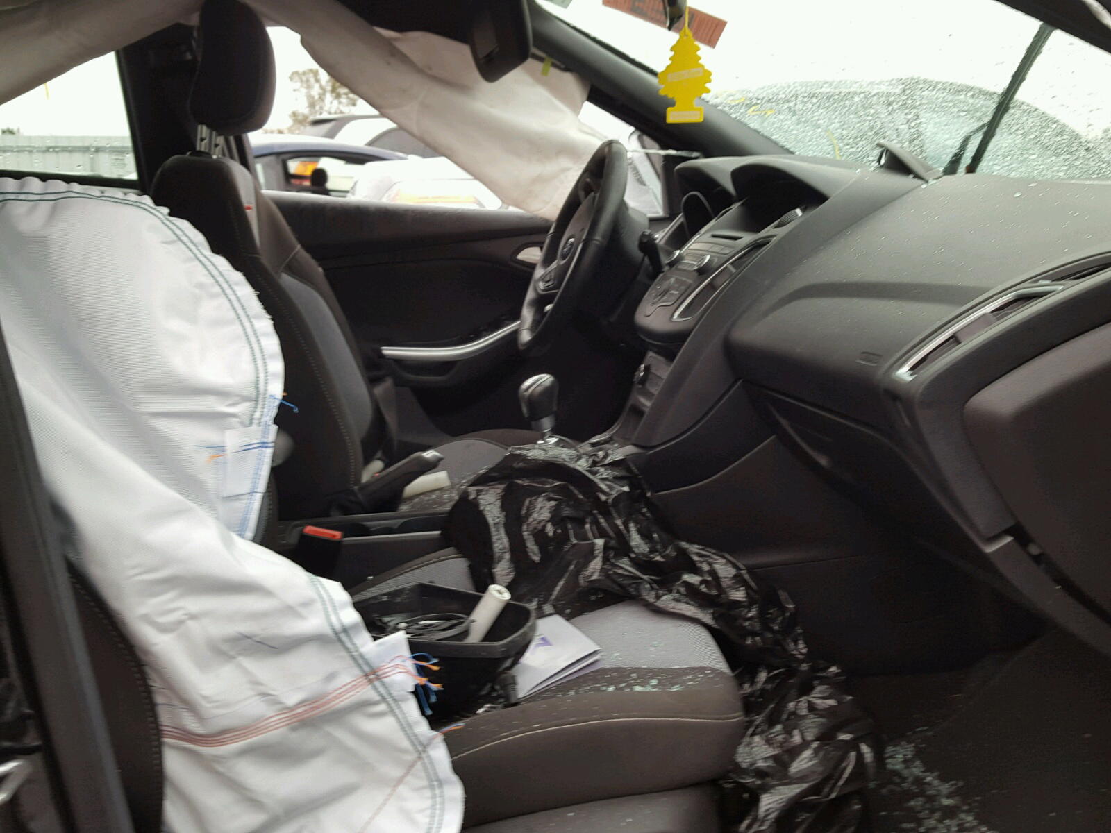 Photo 5 from auction – 2016 FORD FOCUS with VIN 1FADP3L99GL400744