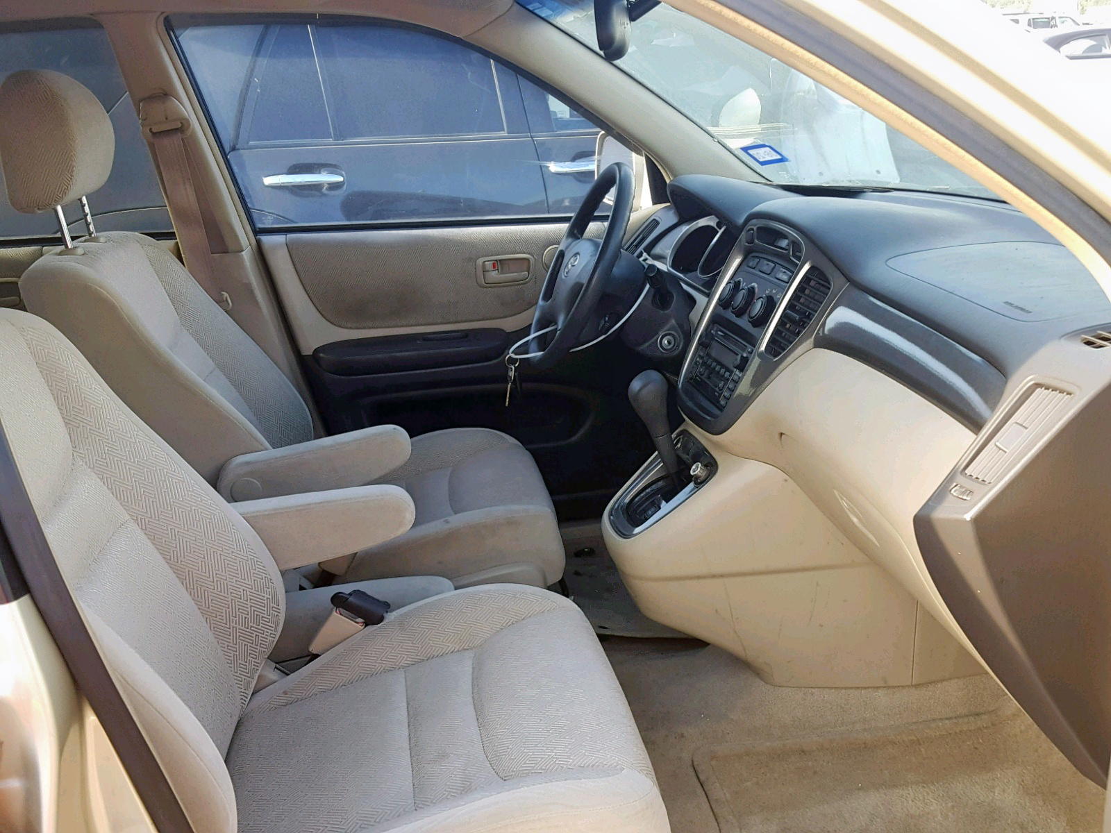 Photo 5 from auction – 2001 TOYOTA HIGHLANDER with VIN JTEGD21A310012811
