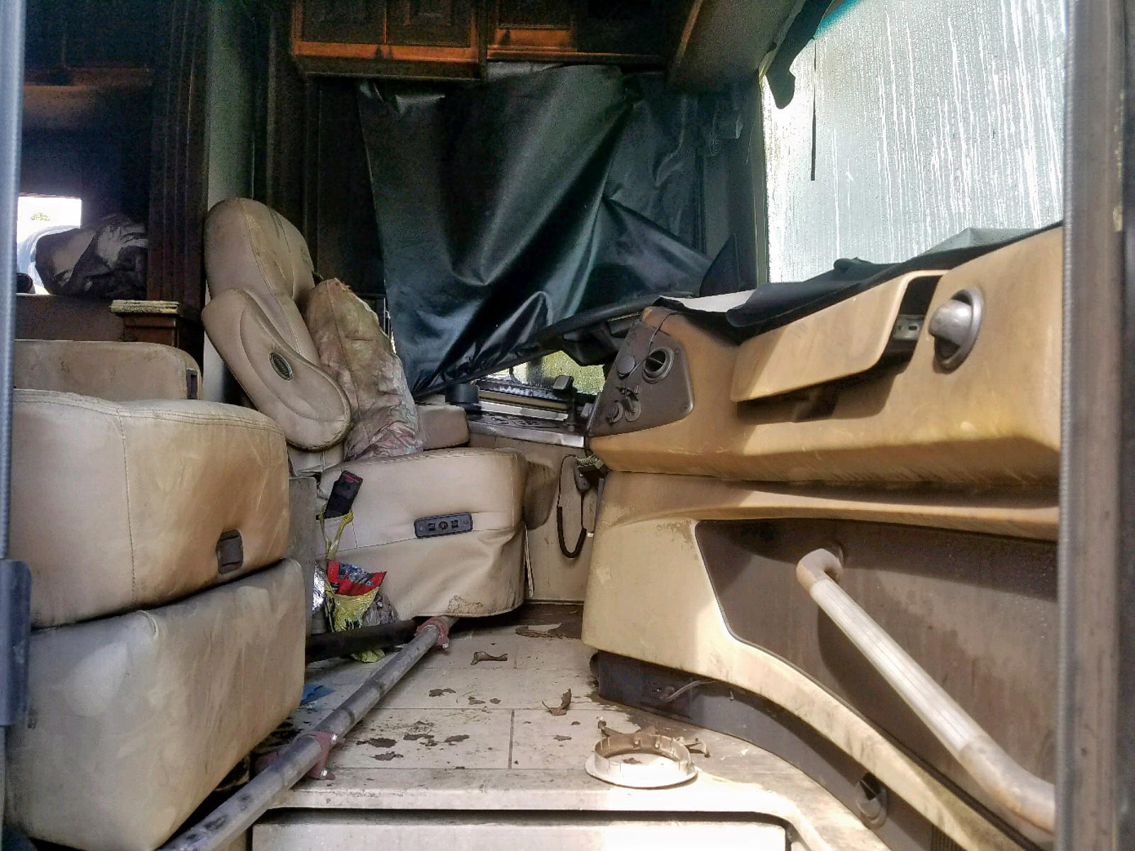 Photo 5 from auction – 2015 FREIGHTLINER CHASSIS XC with VIN 4UZACGCY6FCGU8440