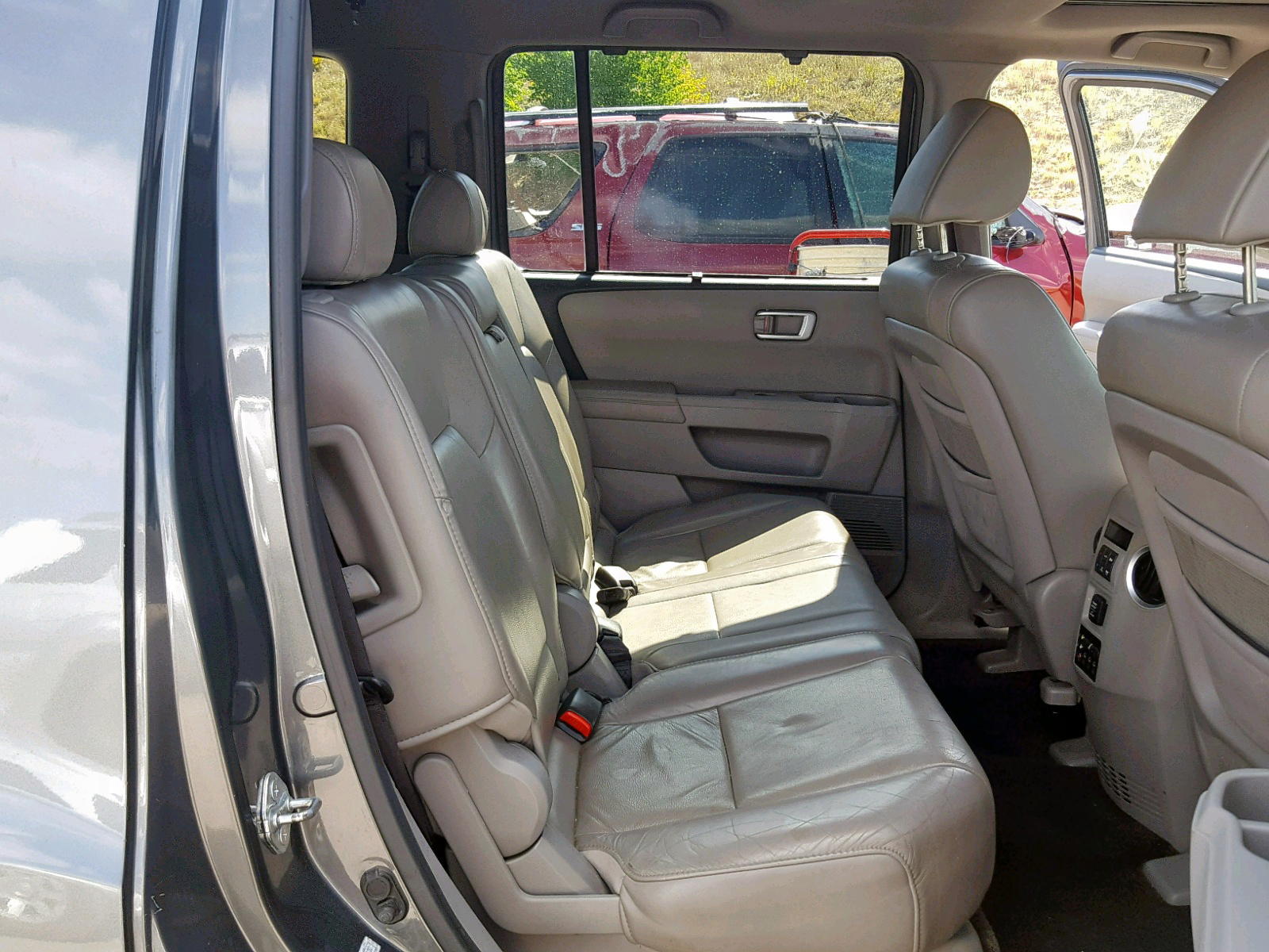 Photo 6 from auction – 2011 HONDA PILOT TOUR with VIN 5FNYF3H98BB015100