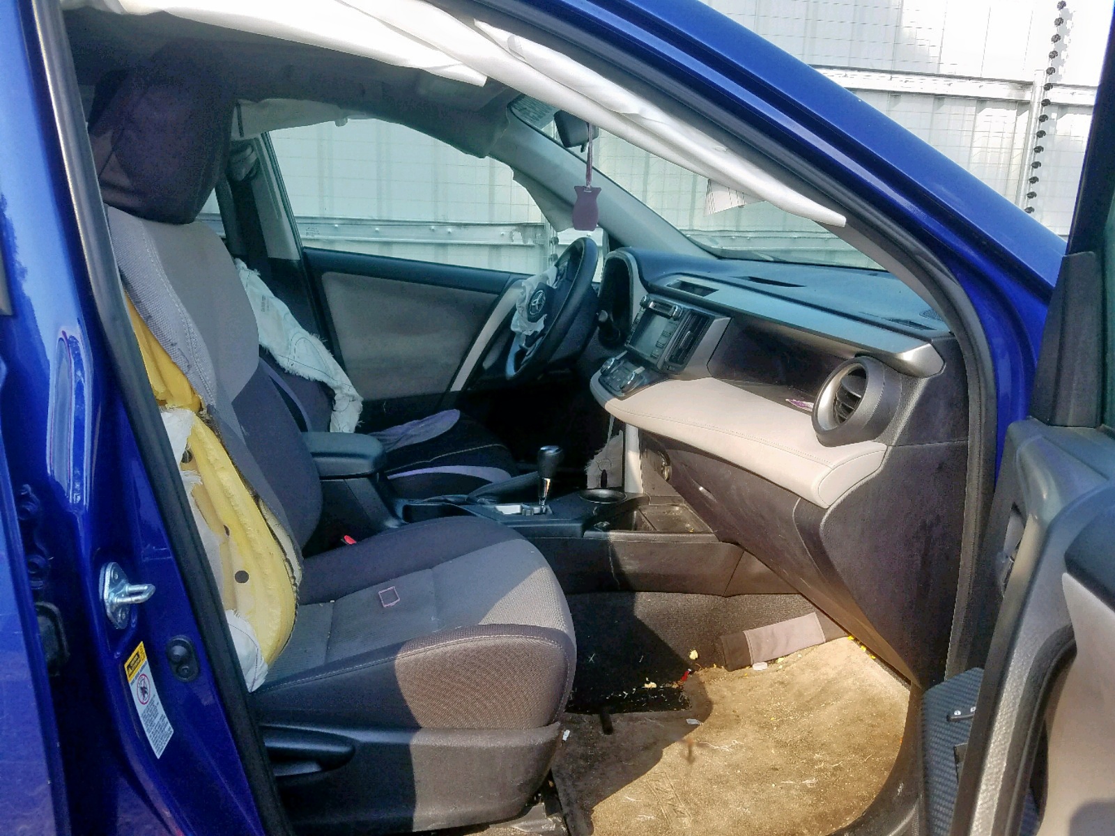 Photo 5 from auction – 2015 TOYOTA RAV4 XLE with VIN 2T3WFREV4FW188558