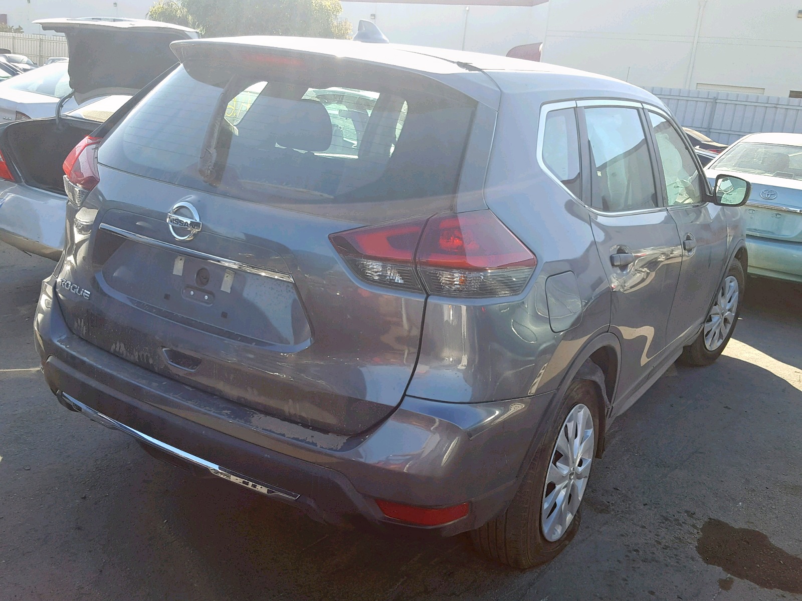 Photo 4 from auction – 2019 NISSAN ROGUE S with VIN 5N1AT2MT9KC770643