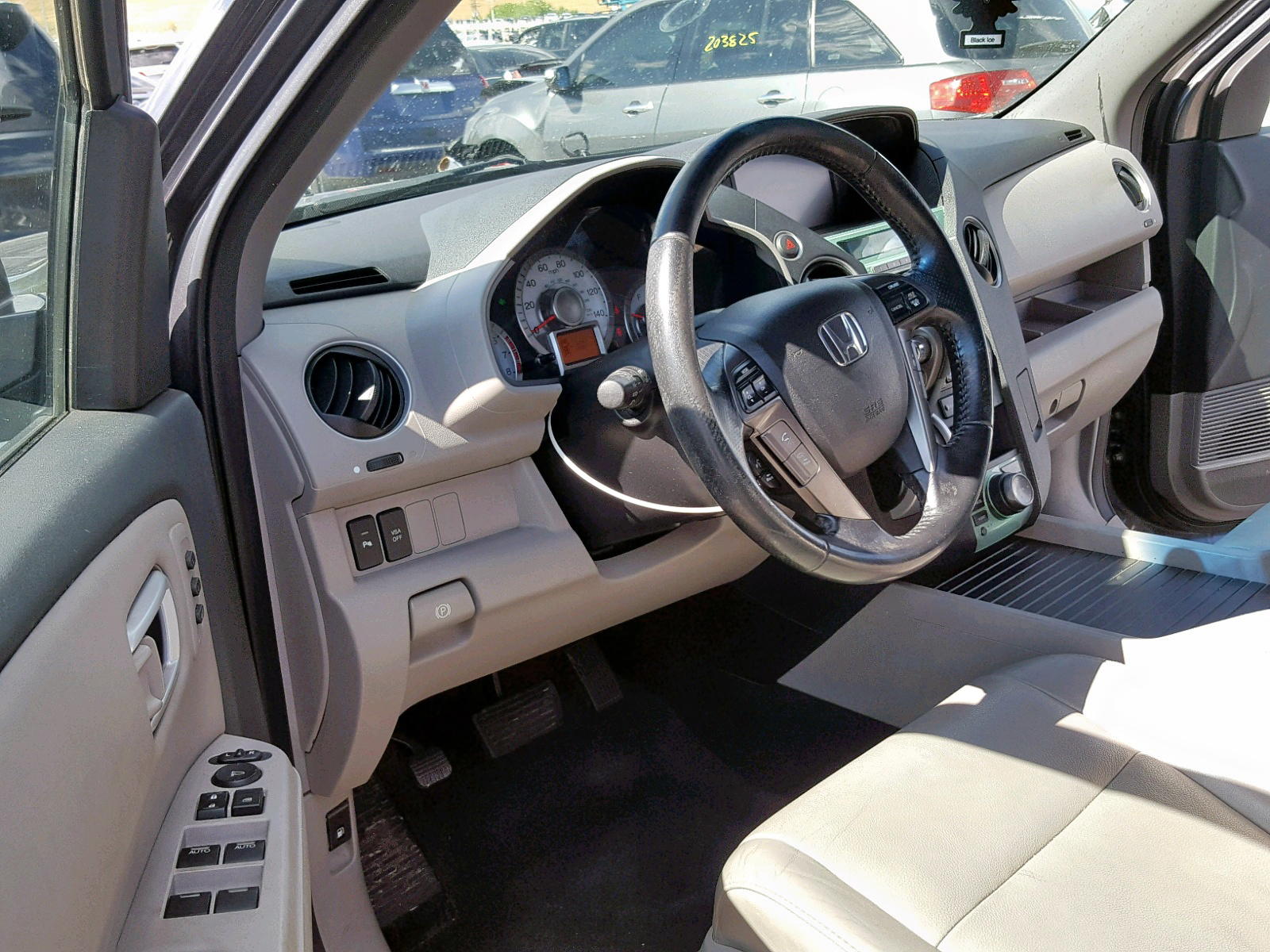 Photo 9 from auction – 2011 HONDA PILOT TOUR with VIN 5FNYF3H98BB015100