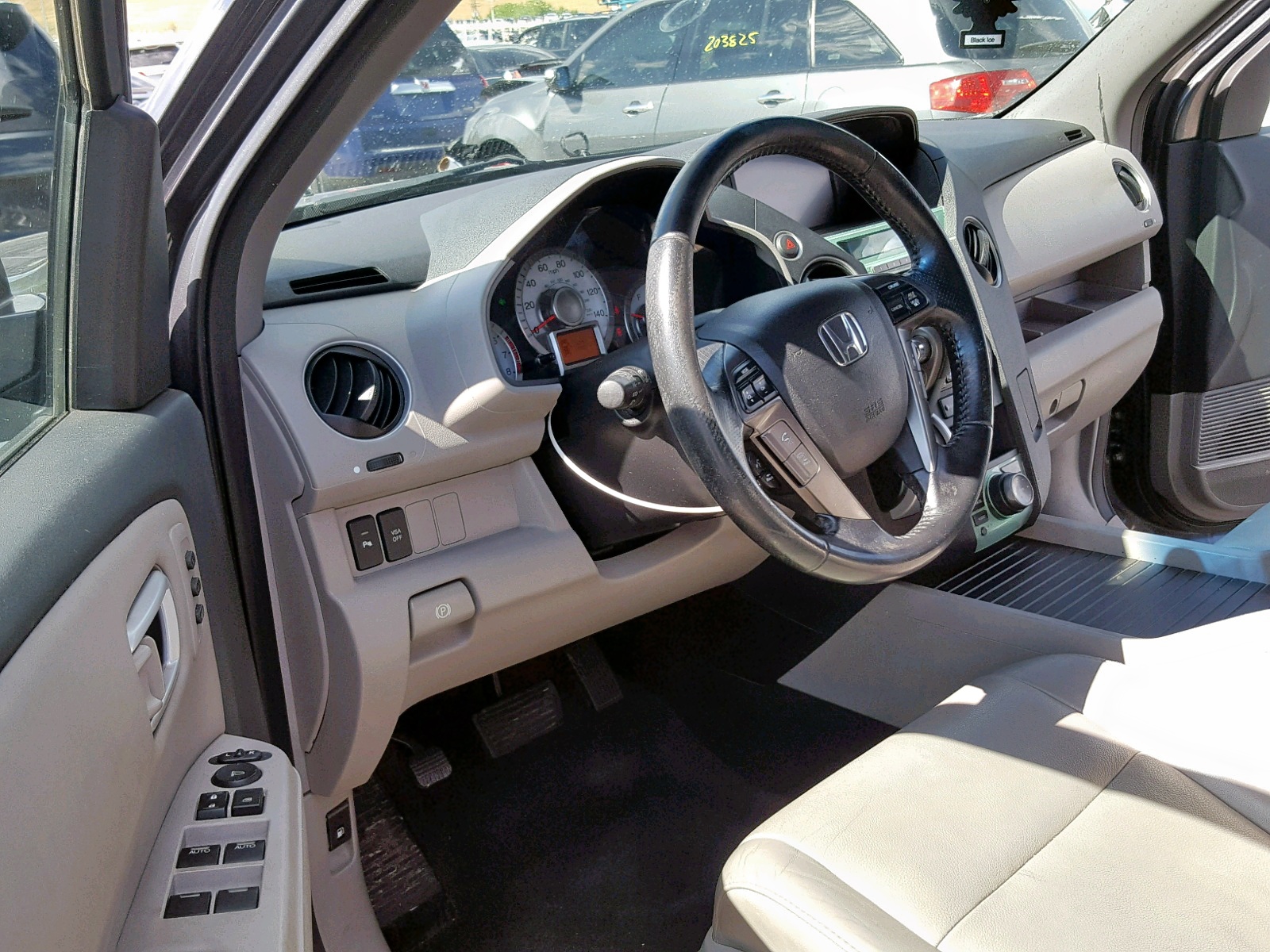 Foto 9 de la subasta – 2011 HONDA PILOT TOUR con VIN 5FNYF3H98BB015100