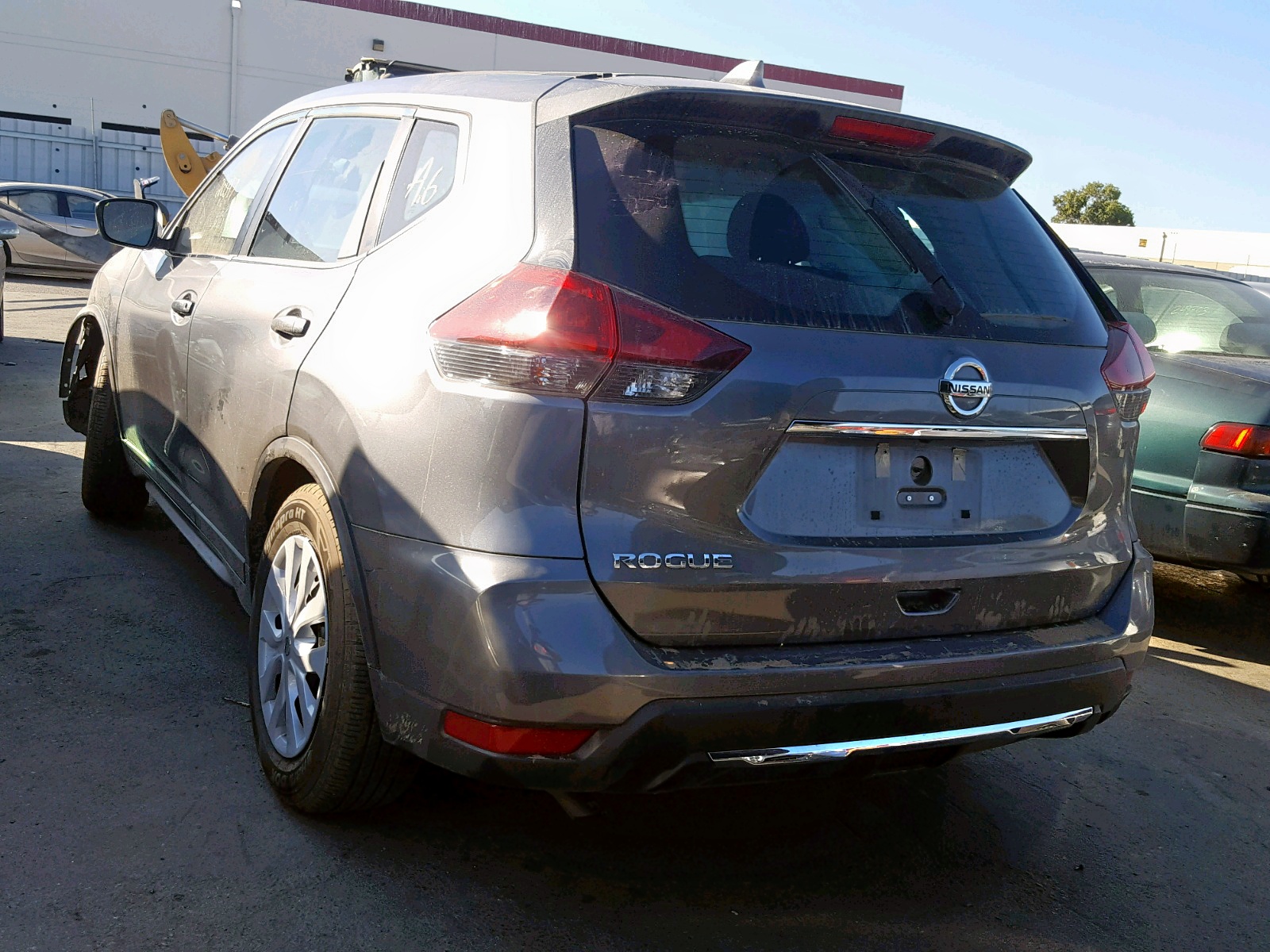 Photo 3 from auction – 2019 NISSAN ROGUE S with VIN 5N1AT2MT9KC770643