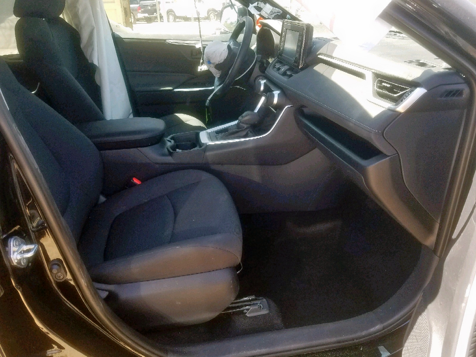 Photo 5 from auction – 2019 TOYOTA RAV4 LE with VIN 2T3H1RFV9KC009187