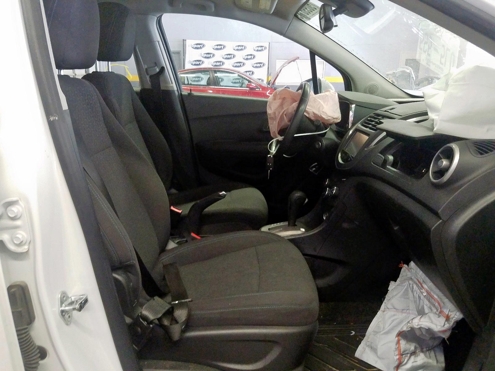 Photo 5 from auction – 2016 CHEVROLET TRAX LS with VIN KL7CJNSB4GB564767