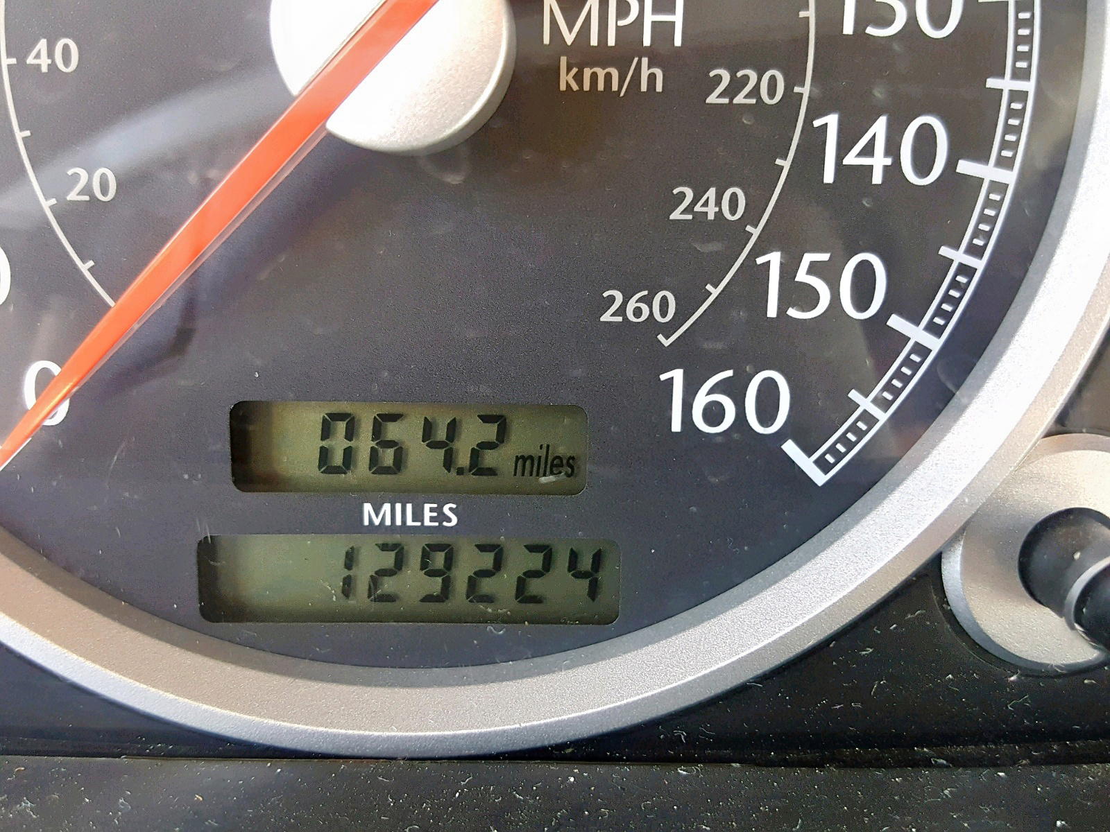 Photo 8 from auction – 2004 CHRYSLER CROSSFIRE with VIN 1C3AN69L94X015670
