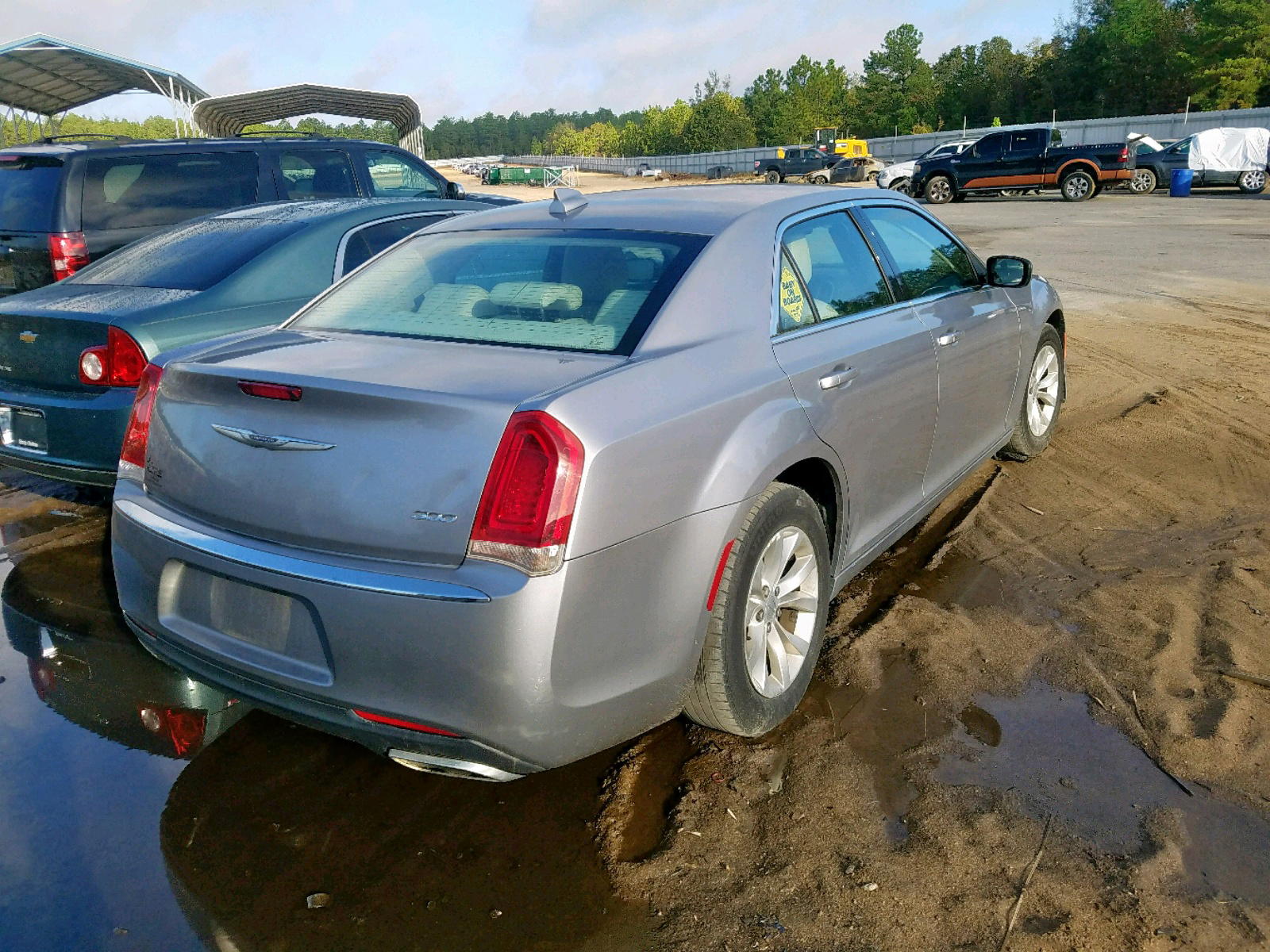 Photo 4 from auction – 2015 CHRYSLER 300 LIMITE with VIN 2C3CCAAG2FH837752