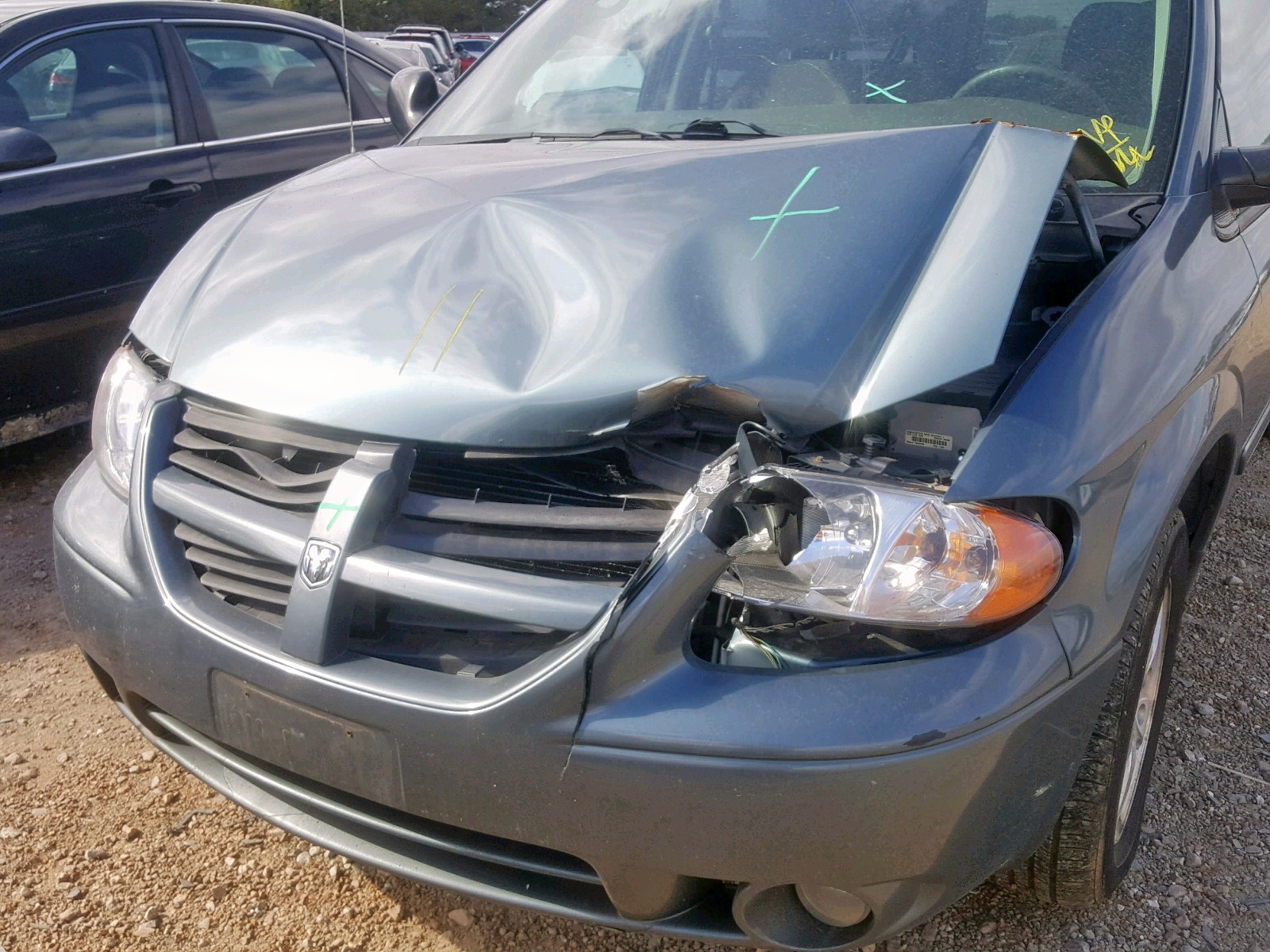 Photo 9 from auction – 2005 DODGE GRAND CARA with VIN 2D4GP44L55R573708