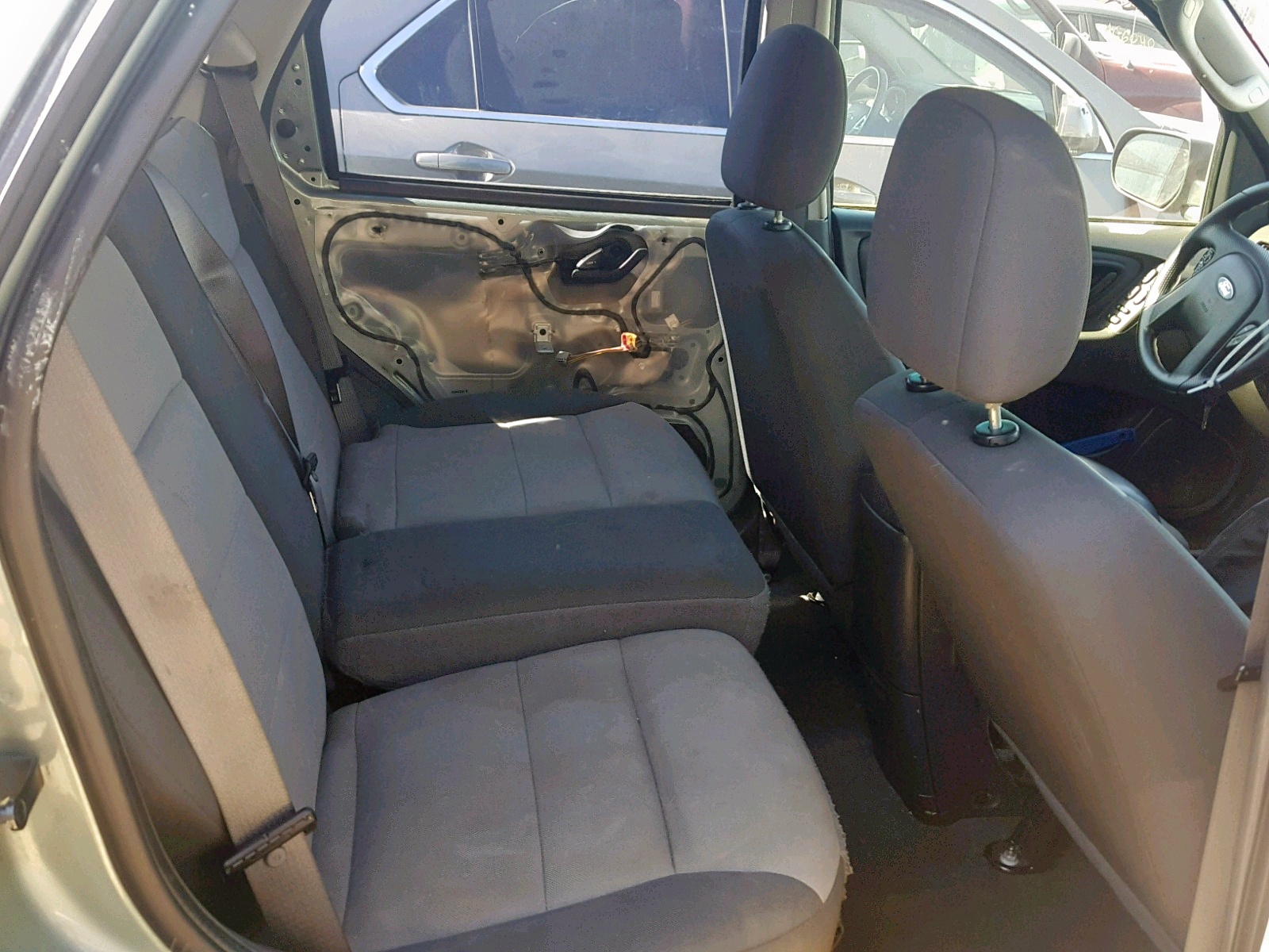 Photo 6 from auction – 2007 FORD ESCAPE XLS with VIN 1FMYU02Z17KA07407