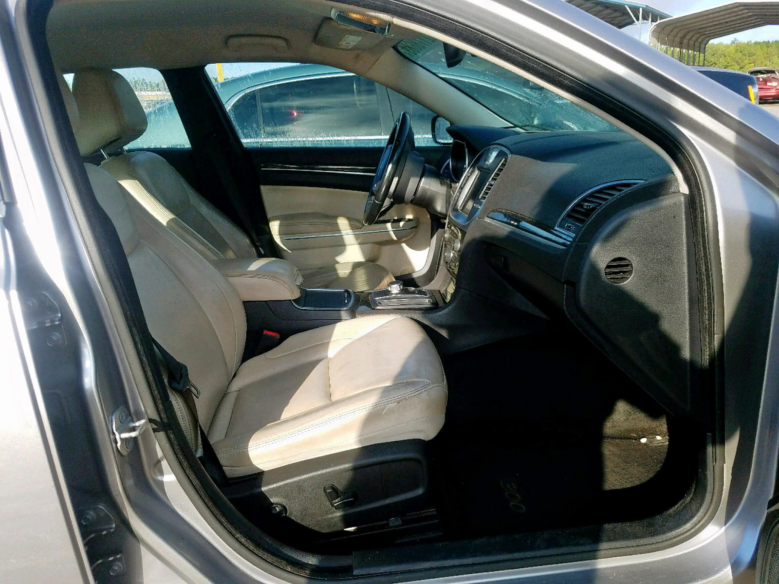 Photo 5 from auction – 2015 CHRYSLER 300 LIMITE with VIN 2C3CCAAG2FH837752