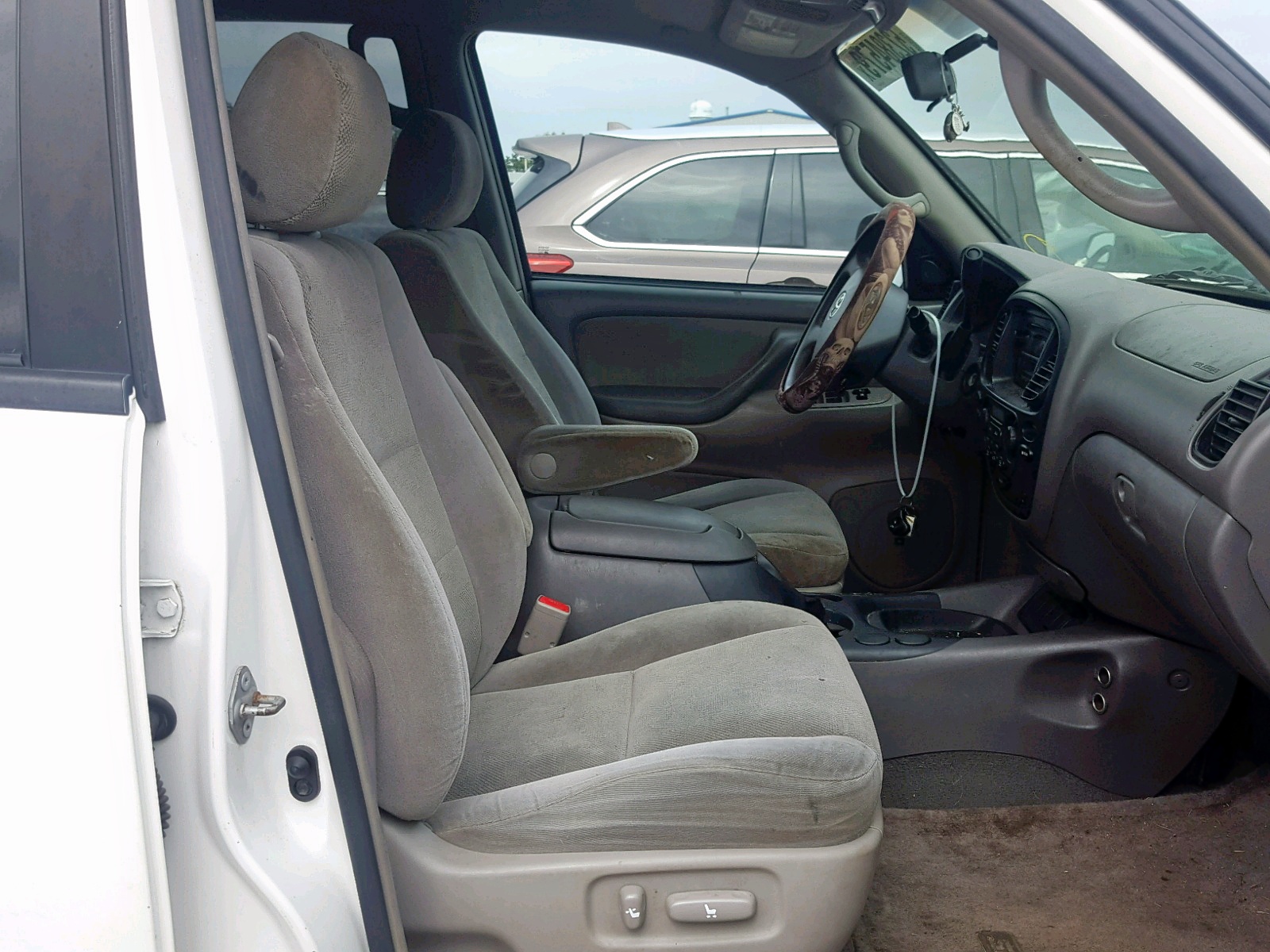 Photo 5 from auction – 2006 TOYOTA SEQUOIA SR with VIN 5TDZT34A46S265514