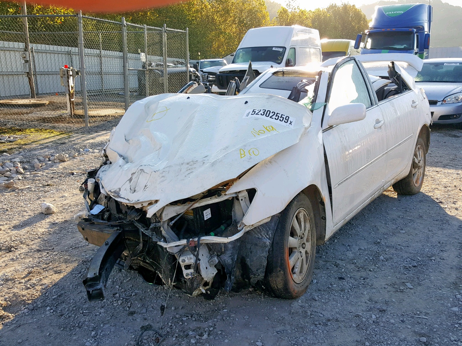 Photo 2 from auction – 2004 TOYOTA CAMRY LE with VIN 4T1BF32KX4U076648