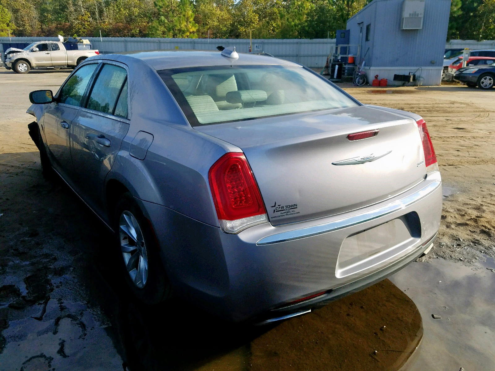 Photo 3 from auction – 2015 CHRYSLER 300 LIMITE with VIN 2C3CCAAG2FH837752