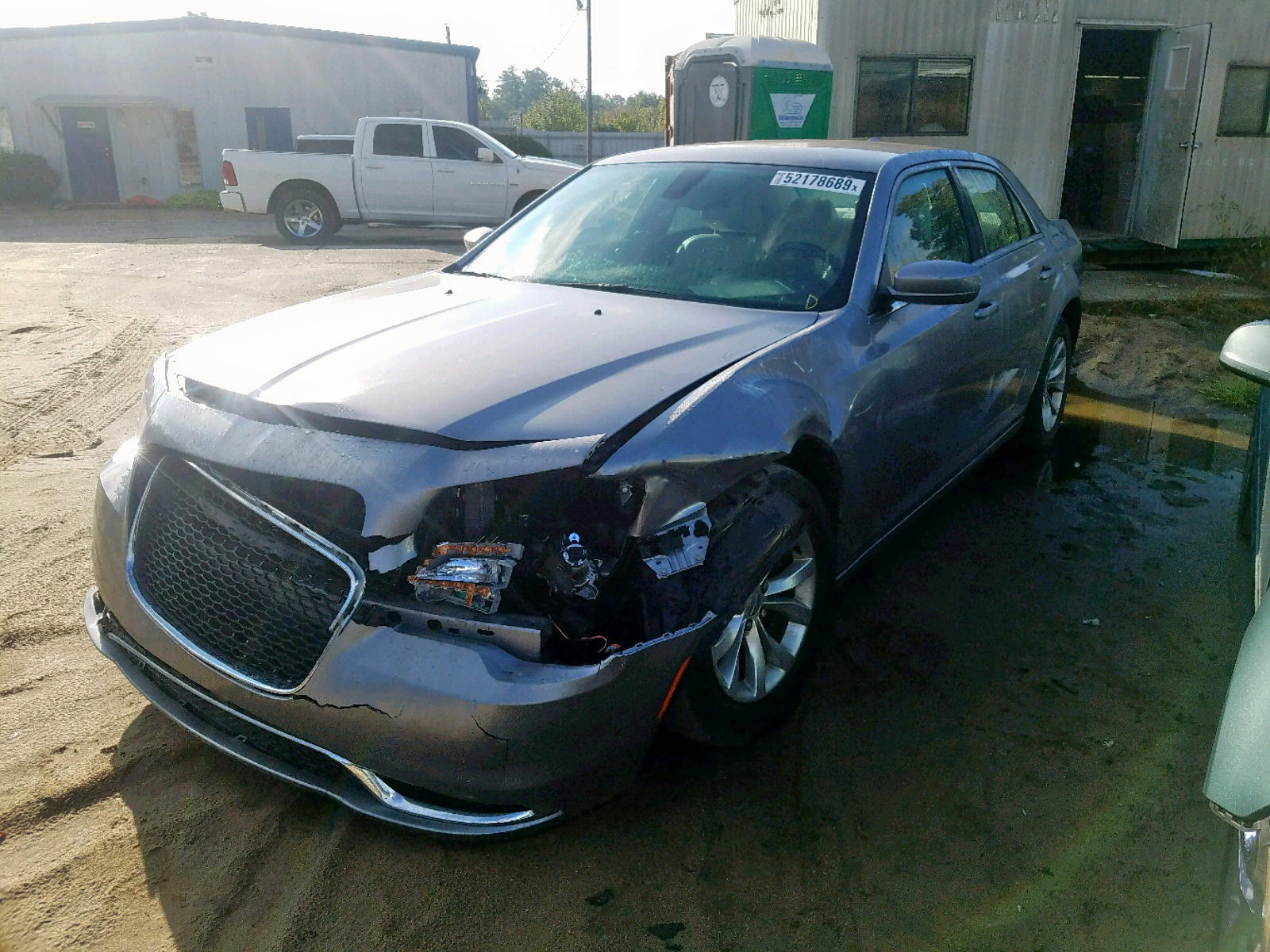 Photo 2 from auction – 2015 CHRYSLER 300 LIMITE with VIN 2C3CCAAG2FH837752