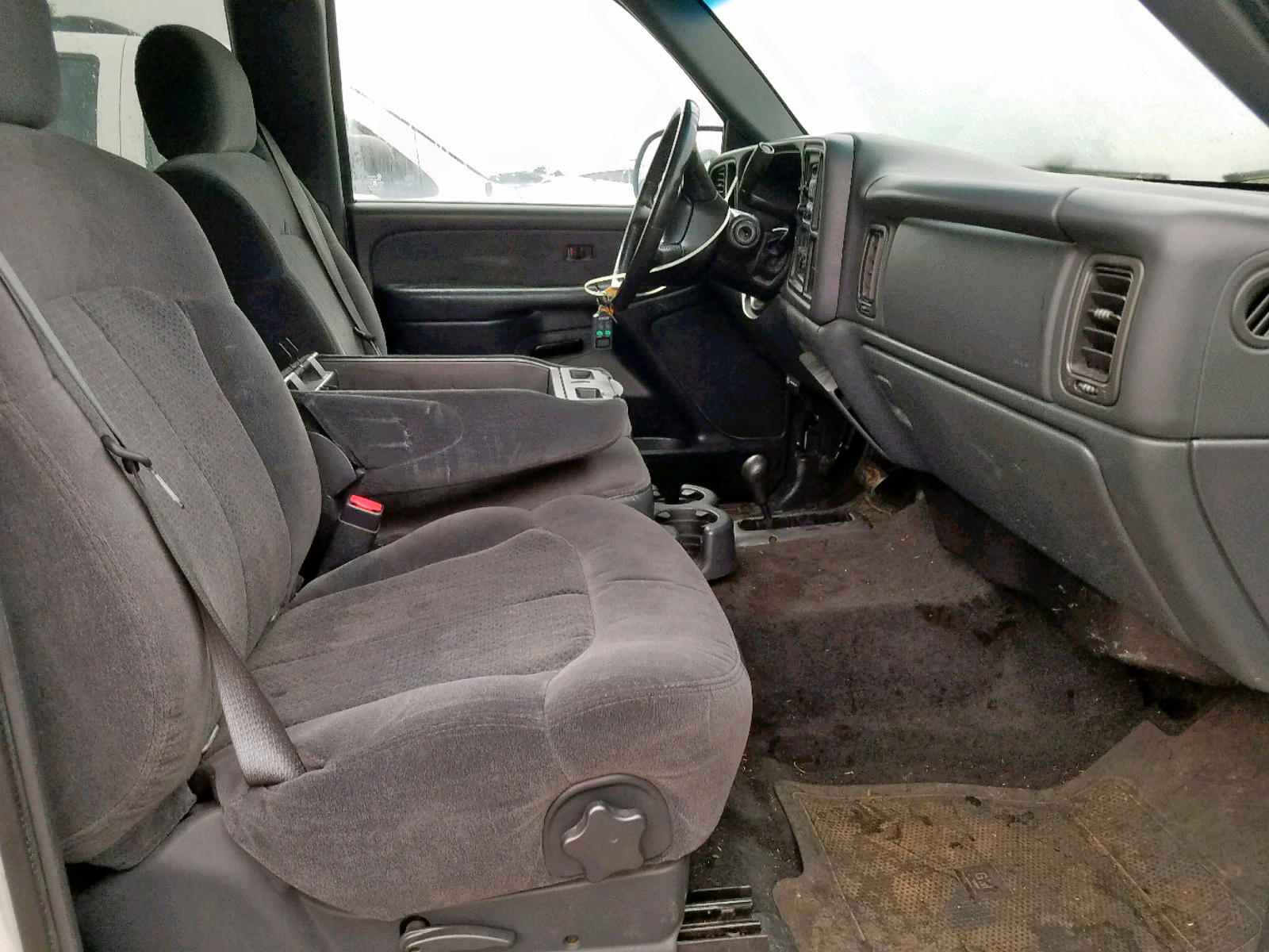 Photo 13 from auction – 2002 CHEVROLET SILVERADO with VIN 1GCEK19V12Z336730