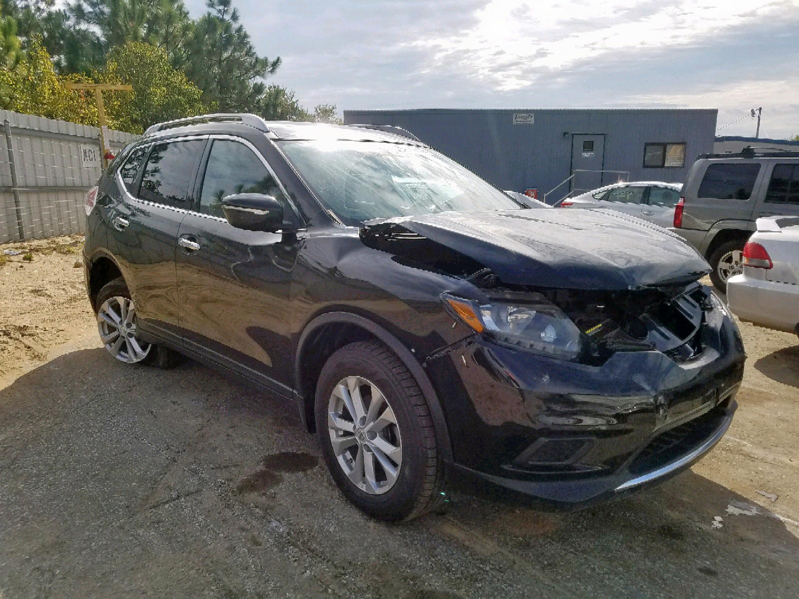 NISSAN ROGUE S 2015 with VIN KNMAT2MV4FP587378 - Photo from auction