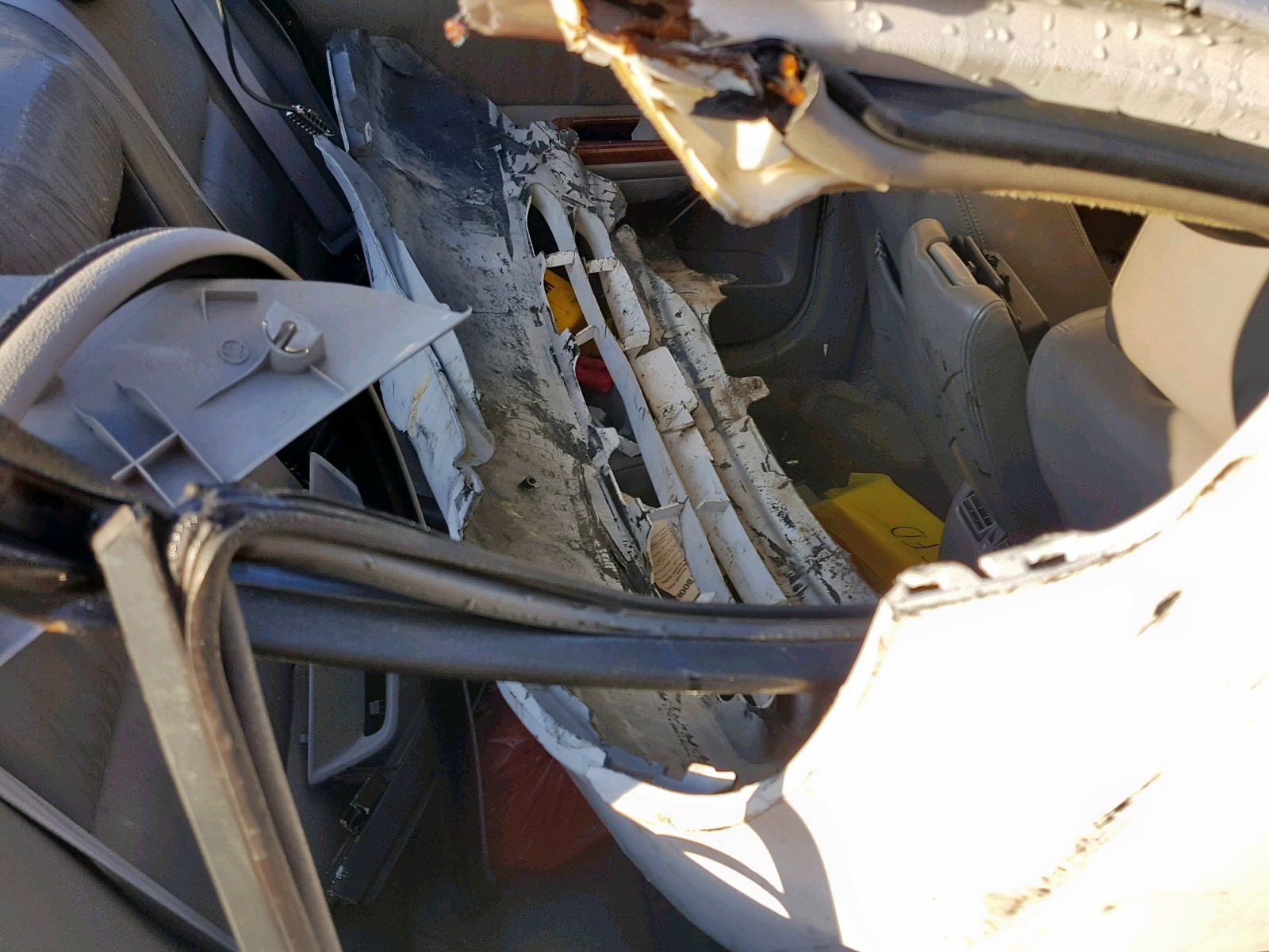 Photo 6 from auction – 2004 TOYOTA CAMRY LE with VIN 4T1BF32KX4U076648