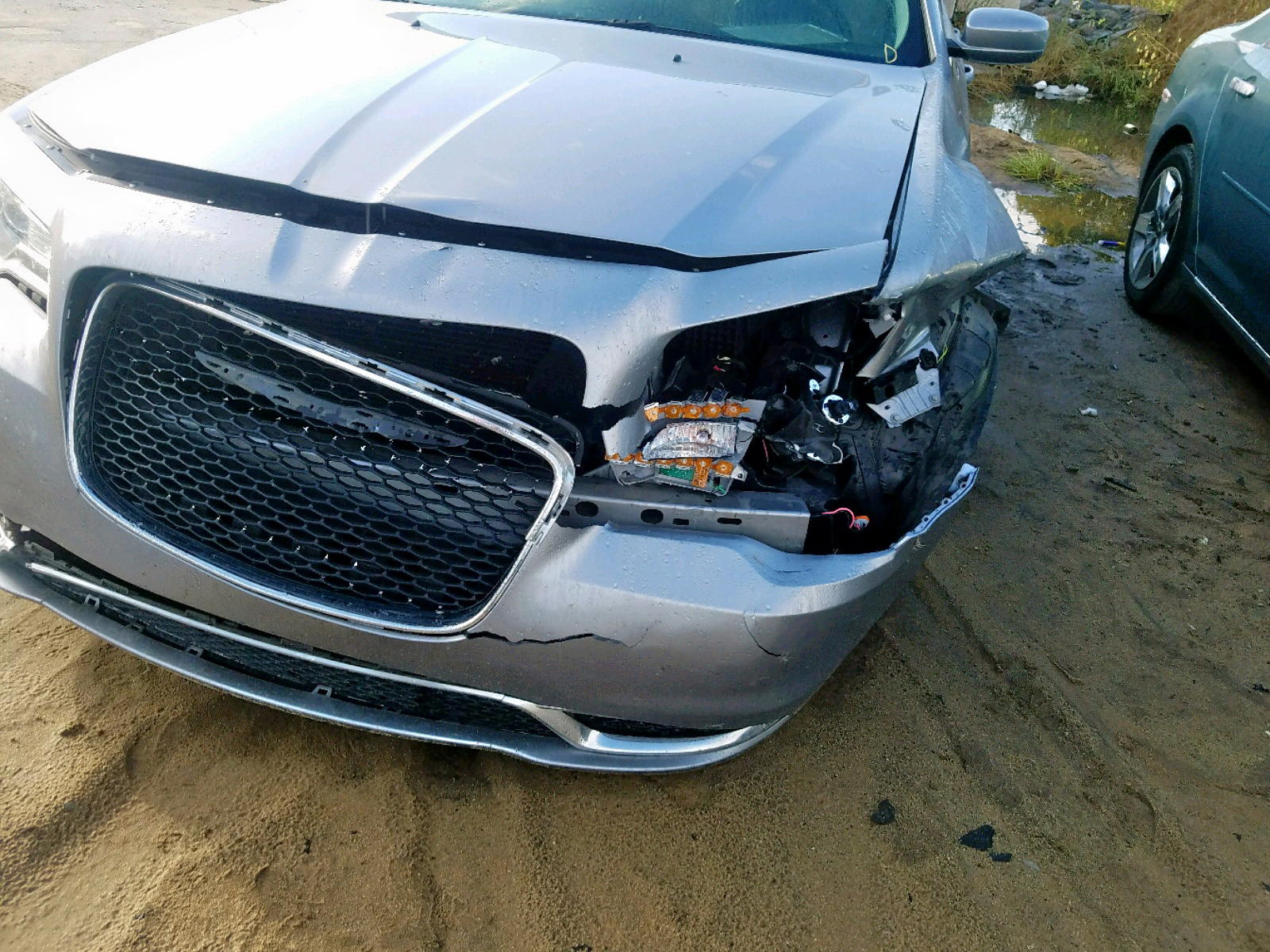 Photo 9 from auction – 2015 CHRYSLER 300 LIMITE with VIN 2C3CCAAG2FH837752