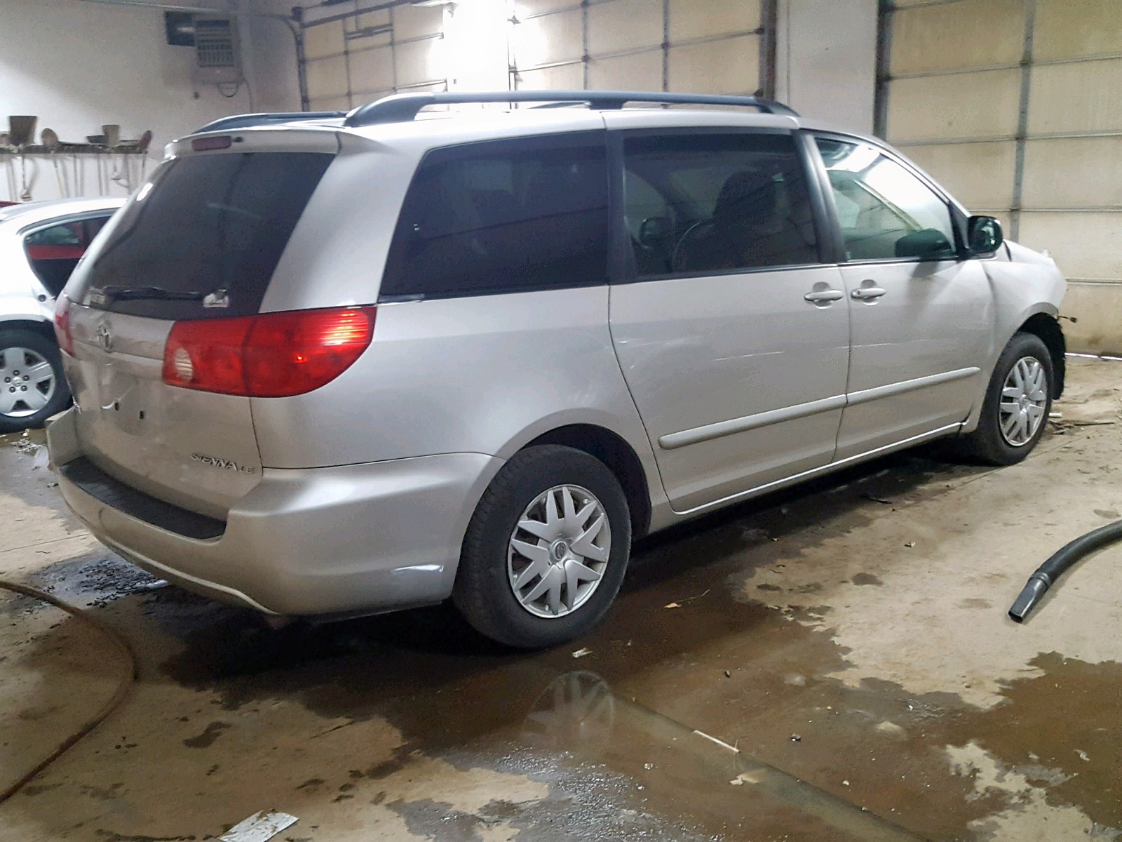 Photo 4 from auction – 2009 TOYOTA SIENNA CE with VIN 5TDZK23C69S285879