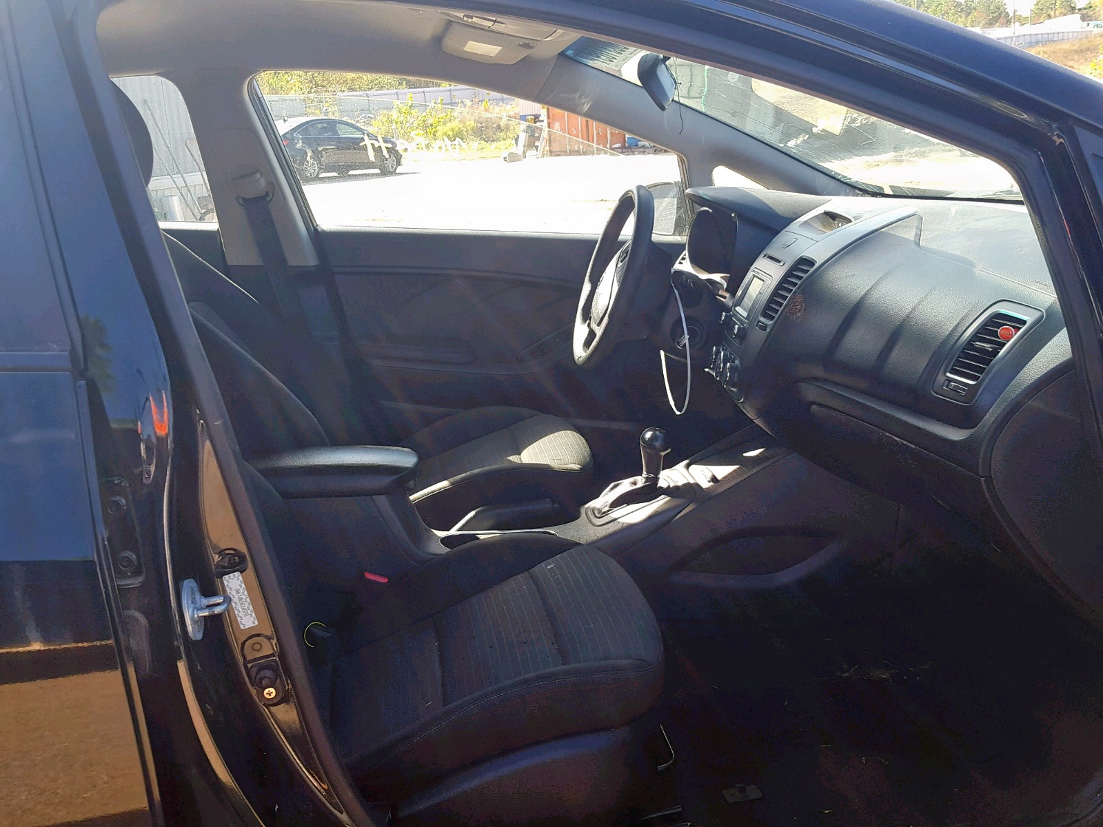 Photo 5 from auction – 2016 KIA FORTE LX with VIN KNAFX4A65G5549218