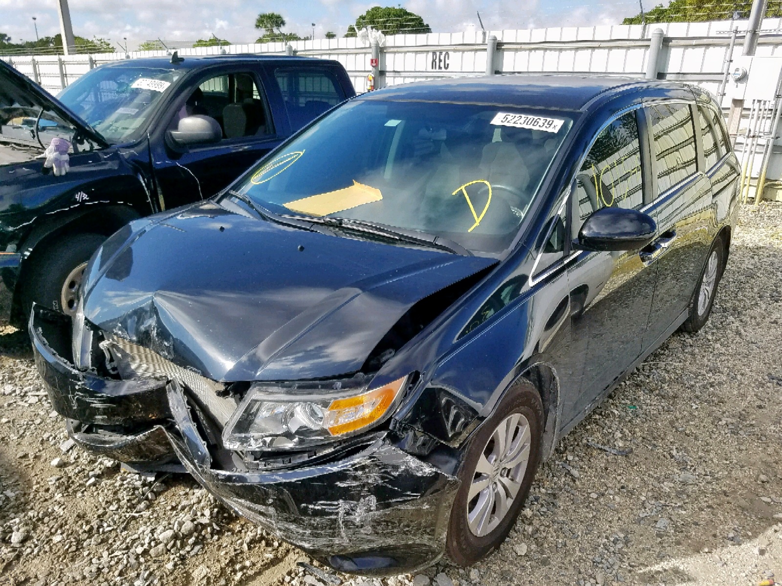 Photo 2 from auction – 2015 HONDA ODYSSEY EX with VIN 5FNRL5H40FB015384