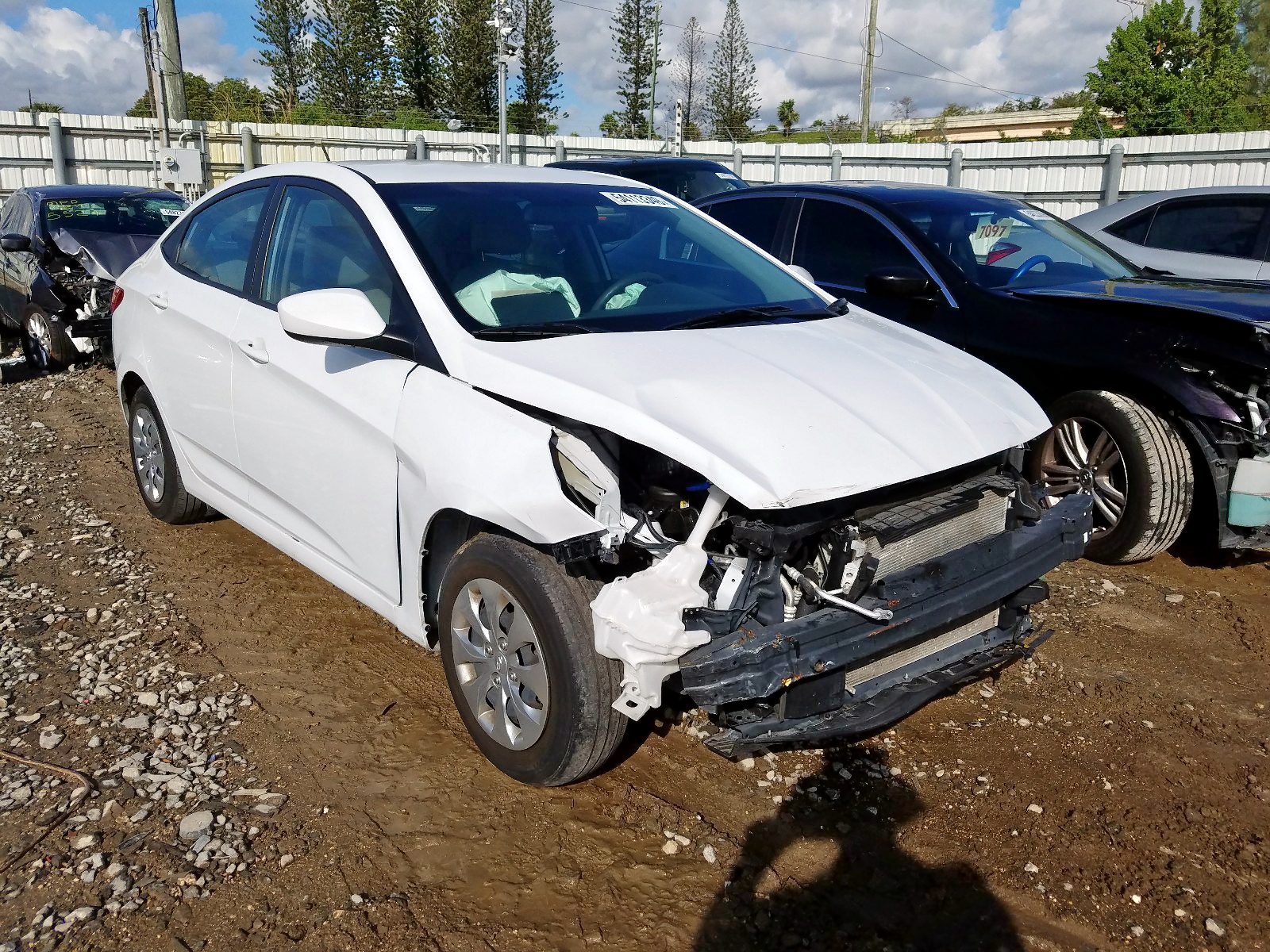 HYUNDAI ACCENT SE 2017 with VIN KMHCT4AE7HU372912 - Photo from auction