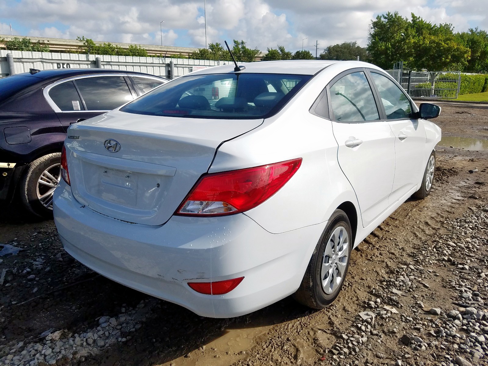 Photo 4 from auction – 2017 HYUNDAI ACCENT SE with VIN KMHCT4AE7HU372912