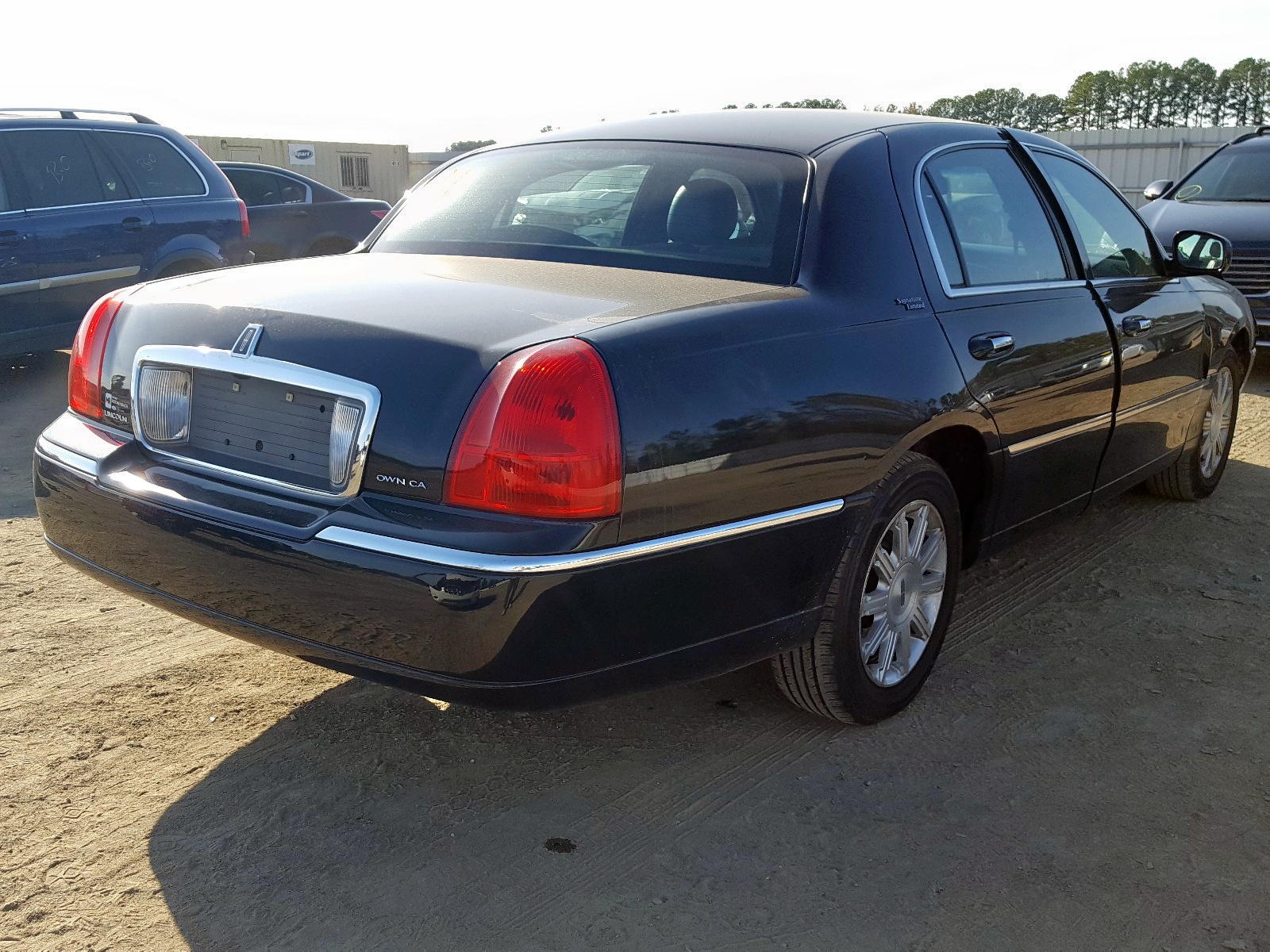 Photo 4 from auction – 2009 LINCOLN TOWN CAR S with VIN 2LNHM82VX9X601196
