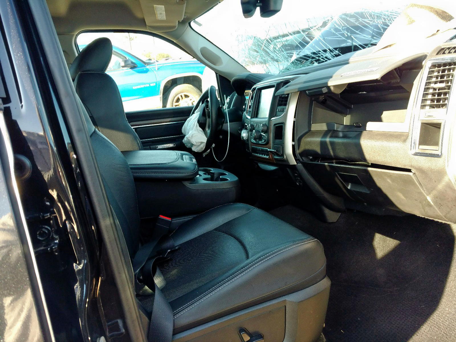 Photo 5 from auction – 2017 RAM 1500 LARAM with VIN 1C6RR6VTXHS786349