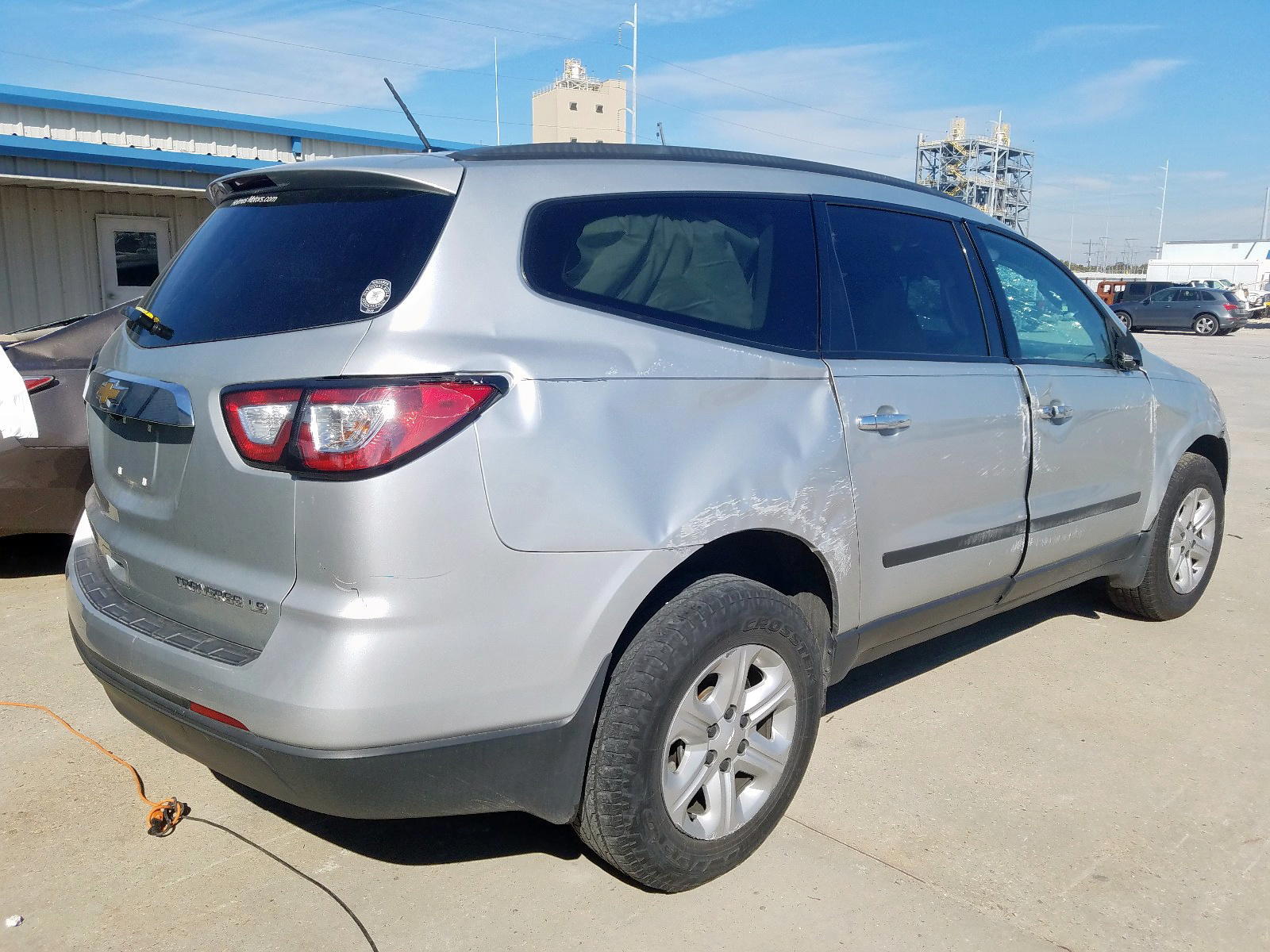 Photo 4 from auction – 2015 CHEVROLET TRAVERSE L with VIN 1GNKRFED4FJ188836