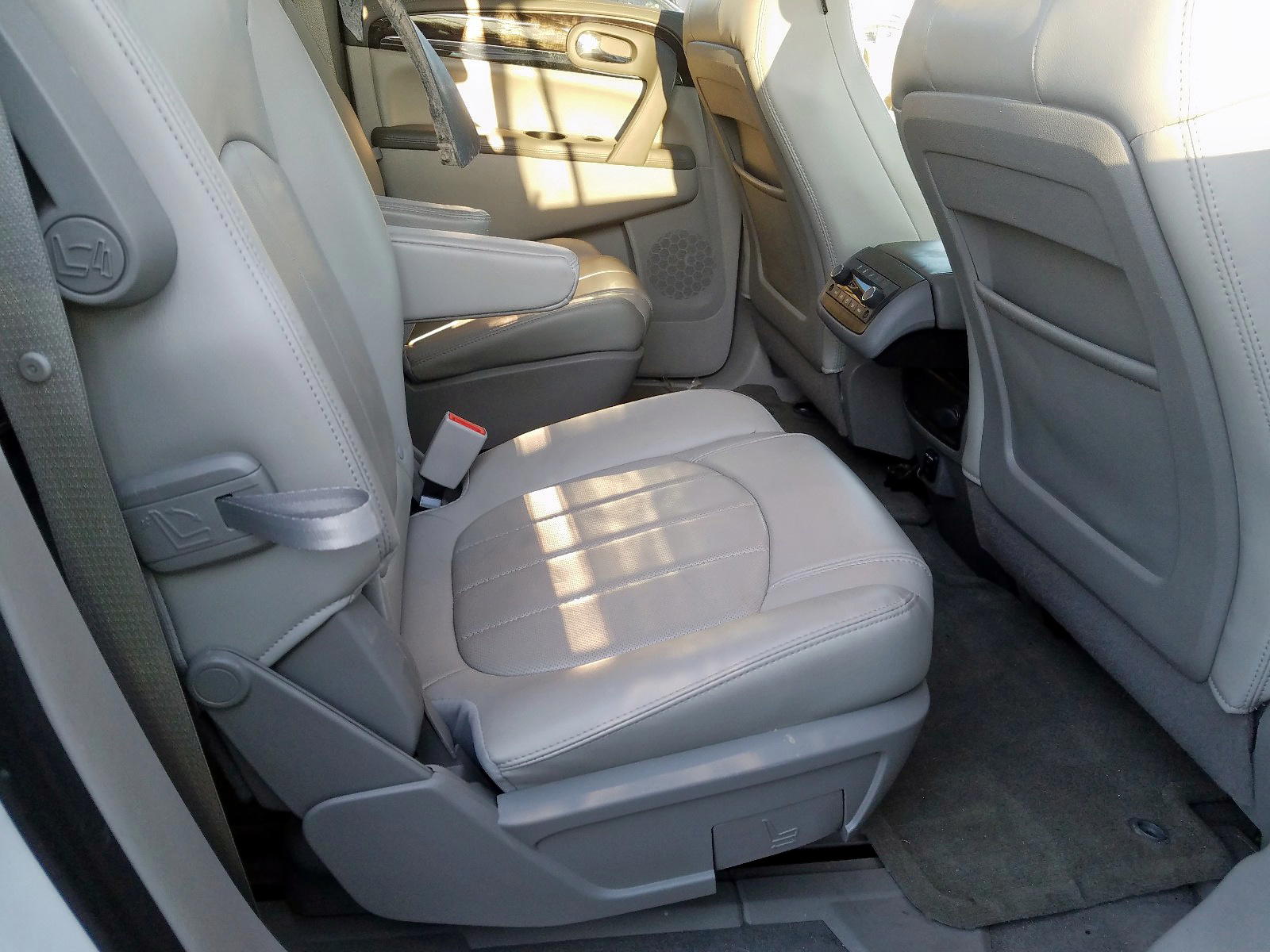 Photo 6 from auction – 2016 BUICK ENCLAVE with VIN 5GAKVCKD5GJ302515