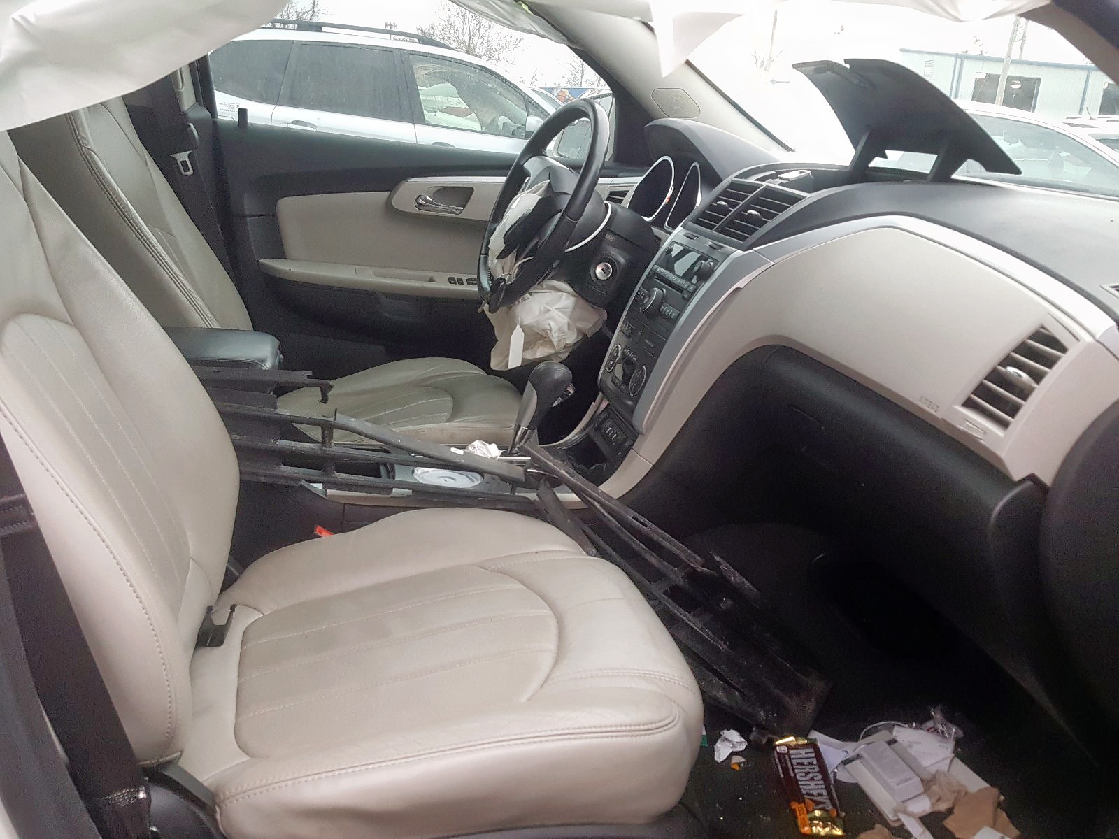 Photo 5 from auction – 2011 CHEVROLET TRAVERSE L with VIN 1GNKVLEDXBJ102918