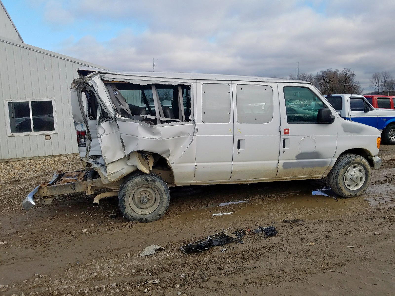 Photo 9 from auction – 2006 FORD ECONOLINE with VIN 1FBSS31L46HB40967