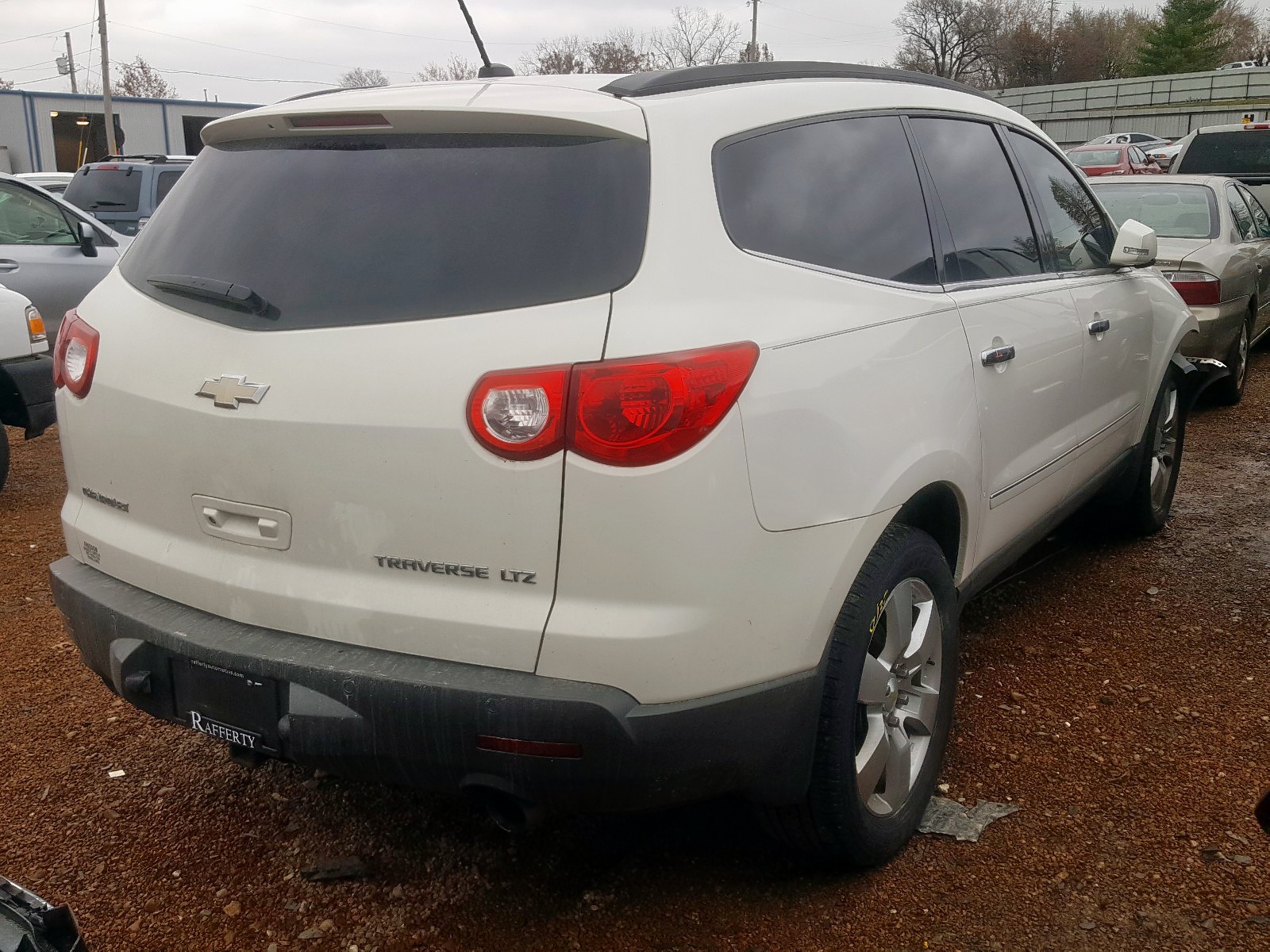 Photo 4 from auction – 2011 CHEVROLET TRAVERSE L with VIN 1GNKVLEDXBJ102918