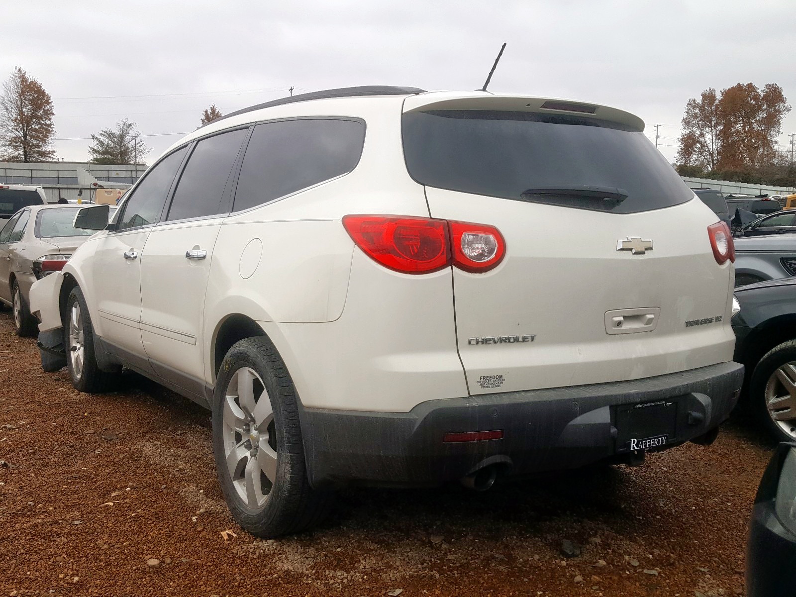 Photo 3 from auction – 2011 CHEVROLET TRAVERSE L with VIN 1GNKVLEDXBJ102918