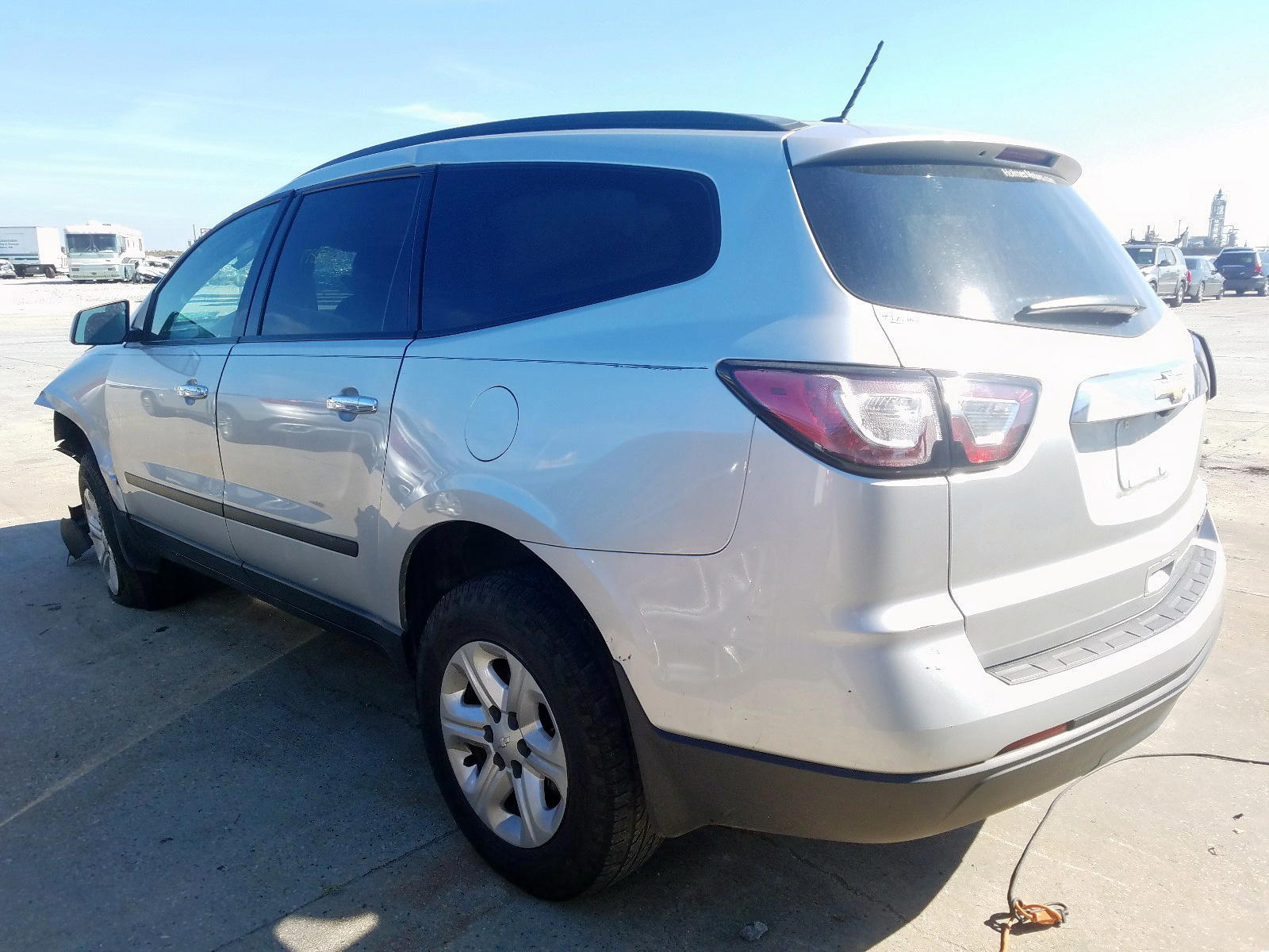 Photo 3 from auction – 2015 CHEVROLET TRAVERSE L with VIN 1GNKRFED4FJ188836