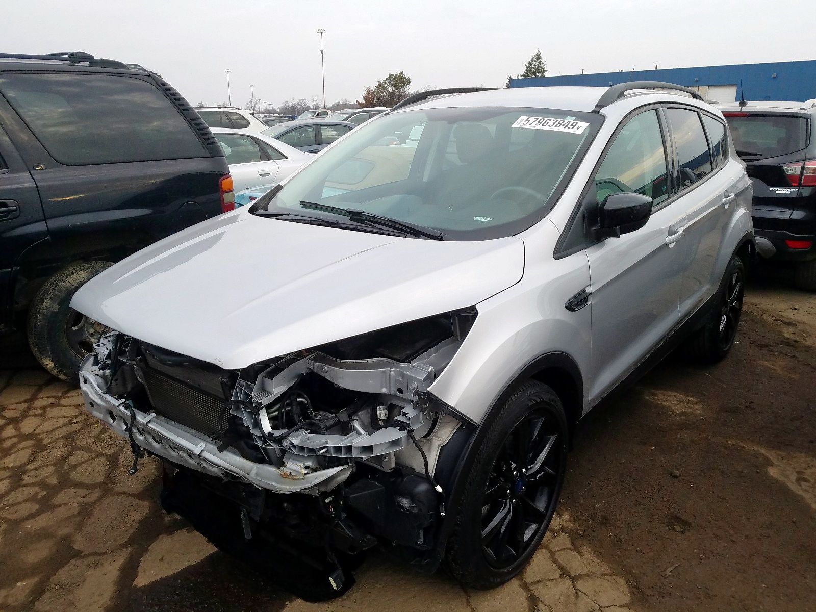 Photo 2 from auction – 2017 FORD ESCAPE SE with VIN 1FMCU0GDXHUE06166