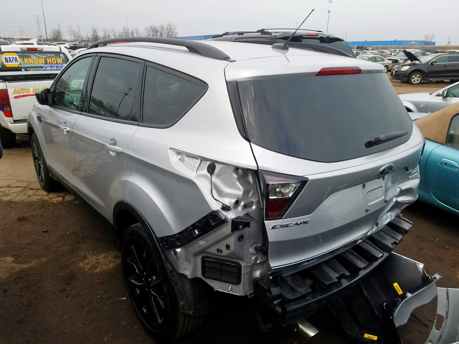 Photo 3 from auction – 2017 FORD ESCAPE SE with VIN 1FMCU0GDXHUE06166