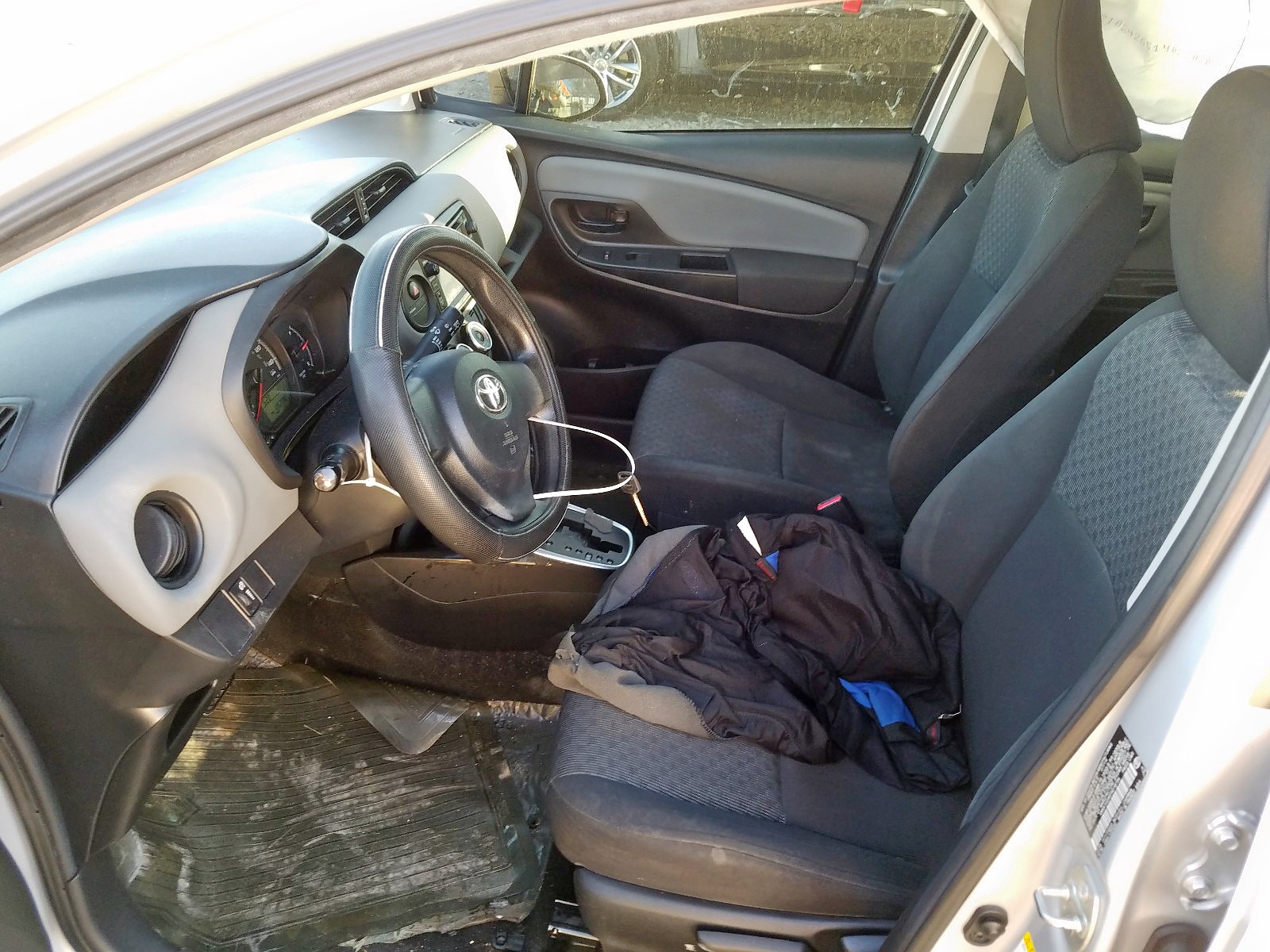 Photo 5 from auction – 2015 TOYOTA YARIS with VIN VNKKTUD35FA016734