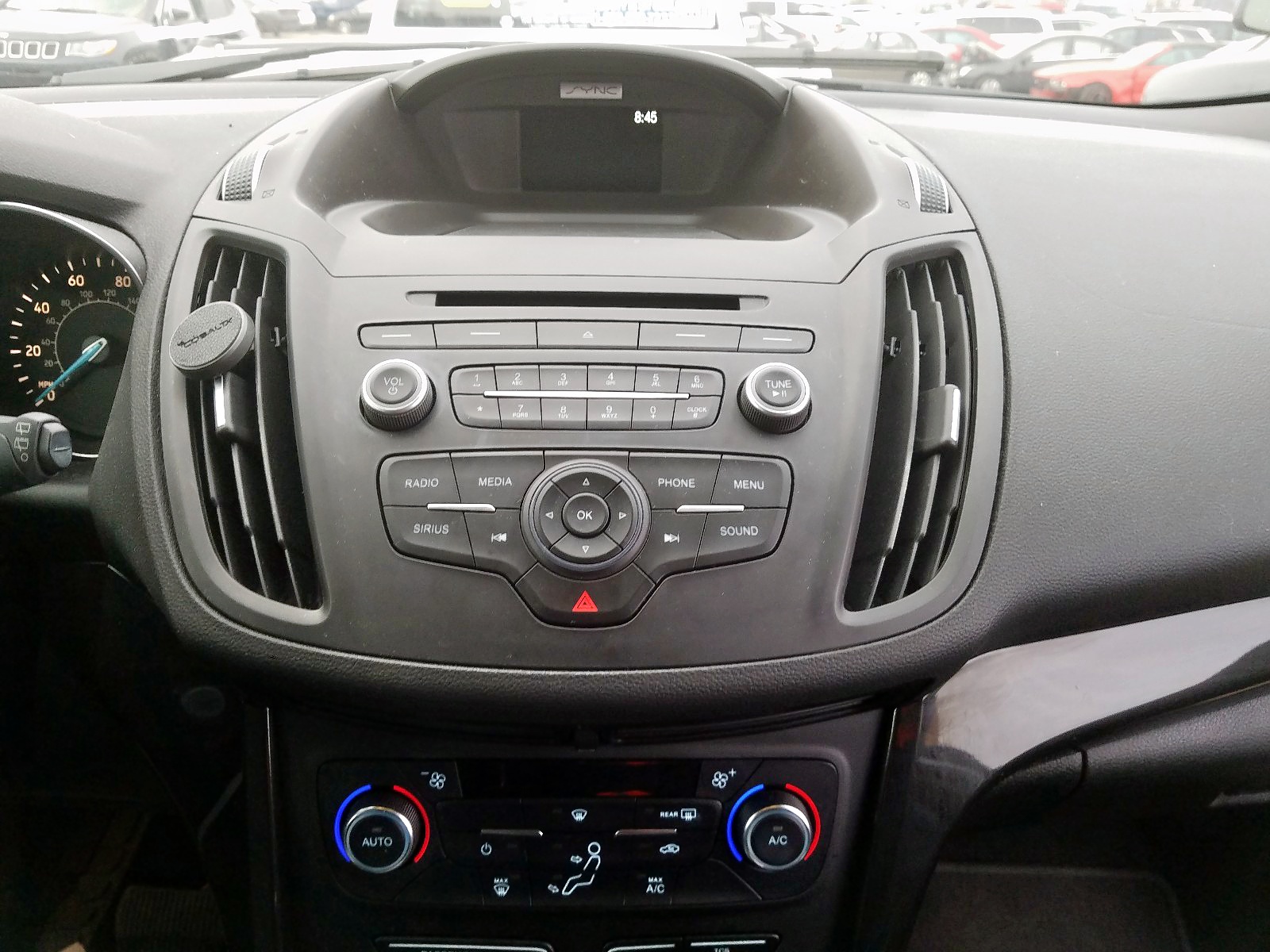Photo 9 from auction – 2017 FORD ESCAPE SE with VIN 1FMCU0GDXHUE06166