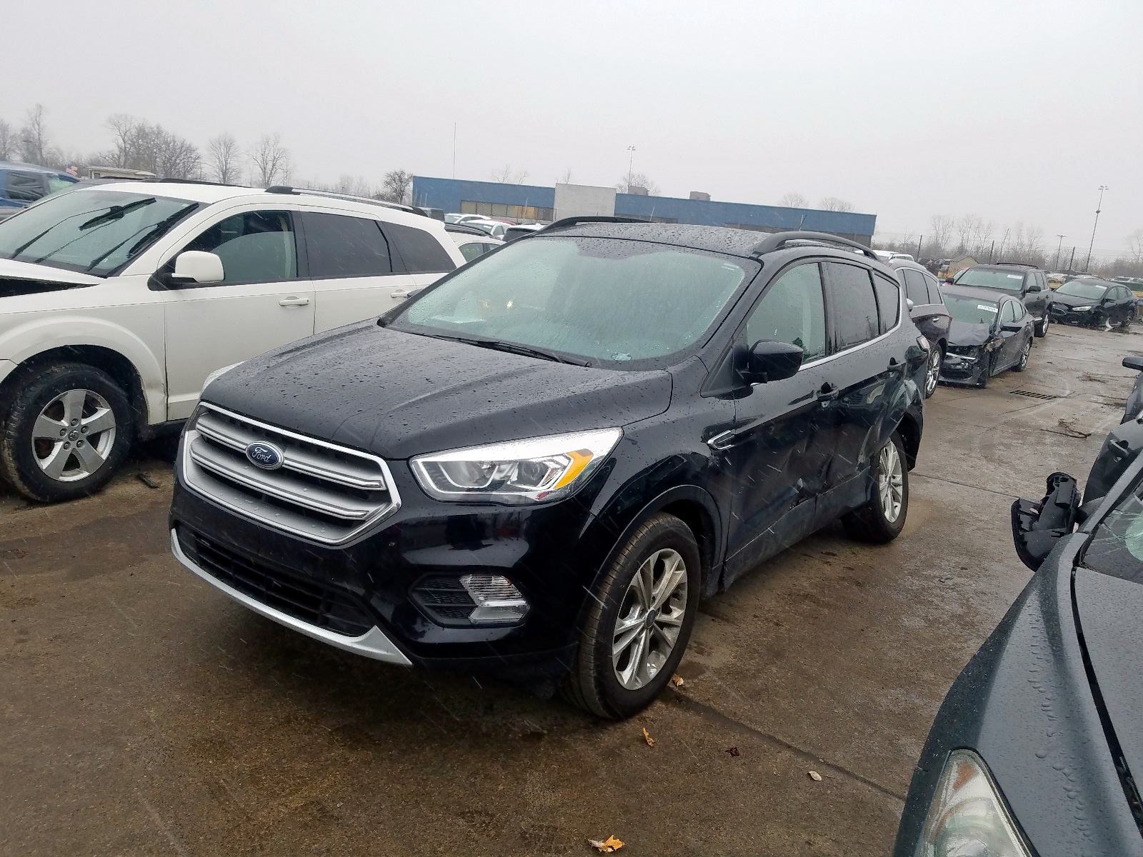 Photo 2 from auction – 2017 FORD ESCAPE SE with VIN 1FMCU0GDXHUE92546
