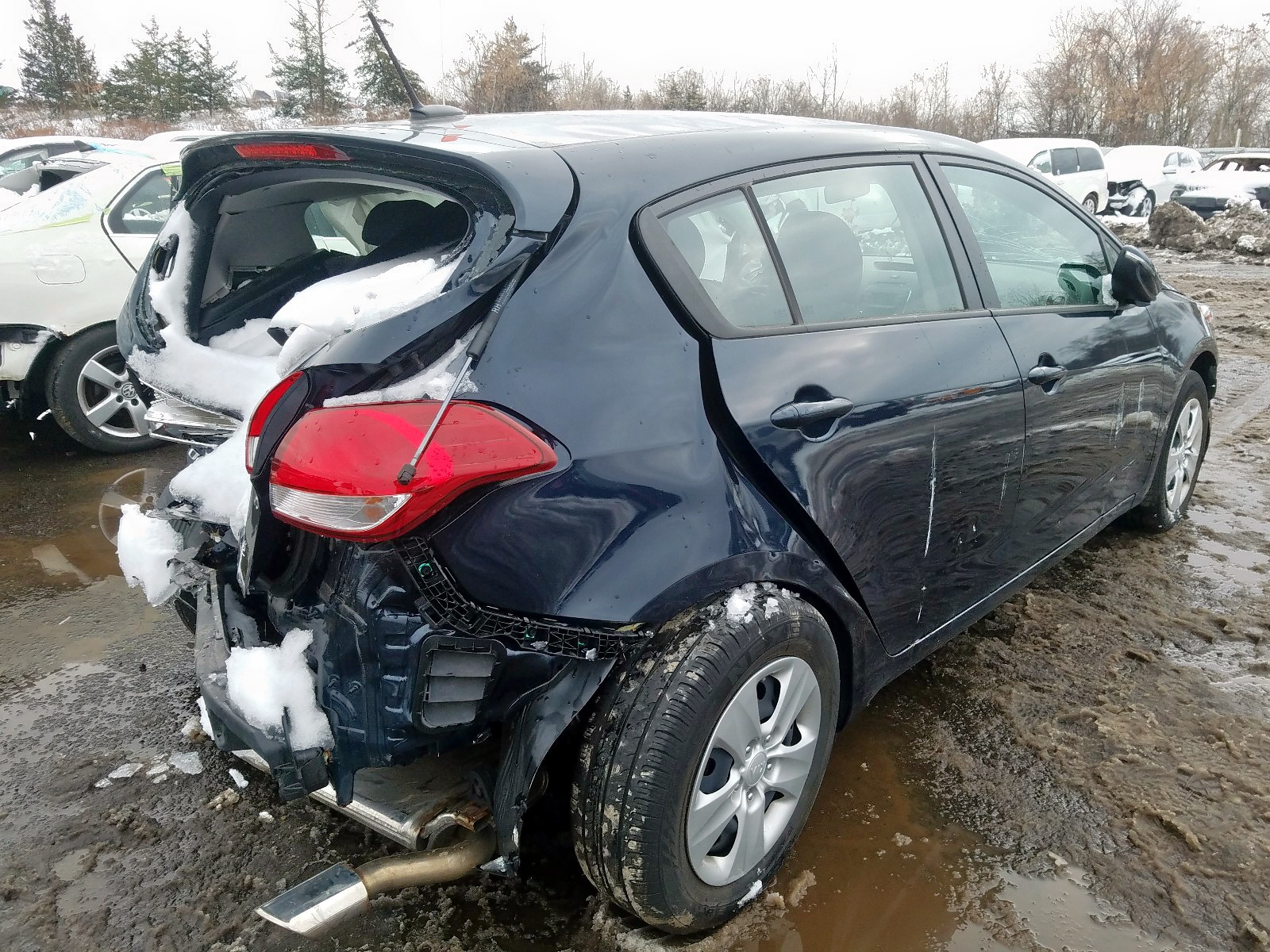 Photo 4 from auction – 2017 KIA FORTE LX with VIN KNAFK5A82H5677827
