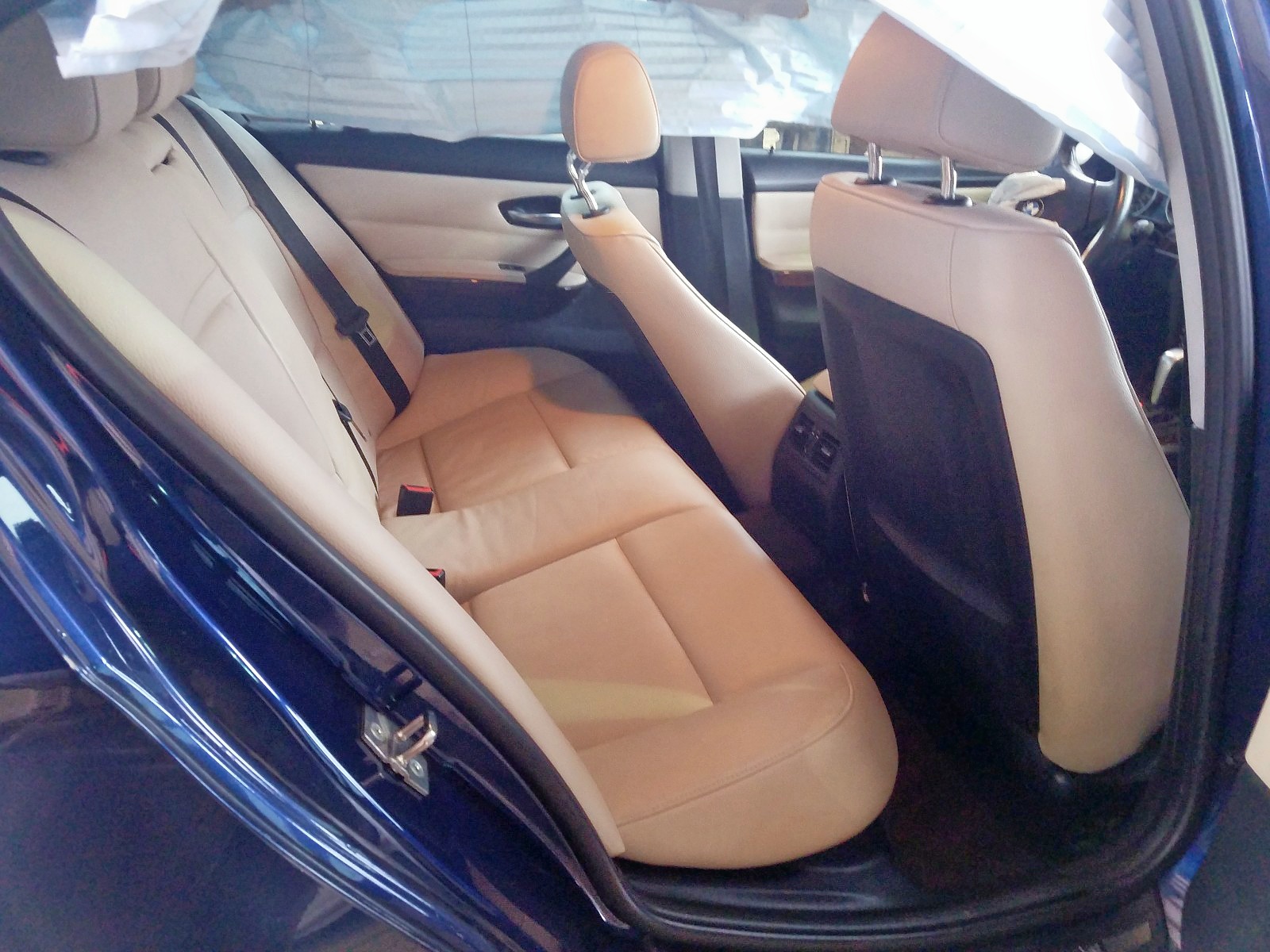 Photo 6 from auction – 2011 BMW 328 I with VIN WBAPH7G5XBNM59475