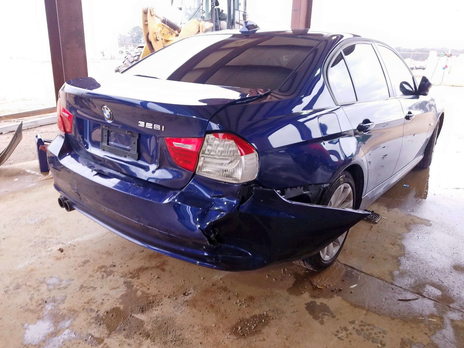 Photo 4 from auction – 2011 BMW 328 I with VIN WBAPH7G5XBNM59475
