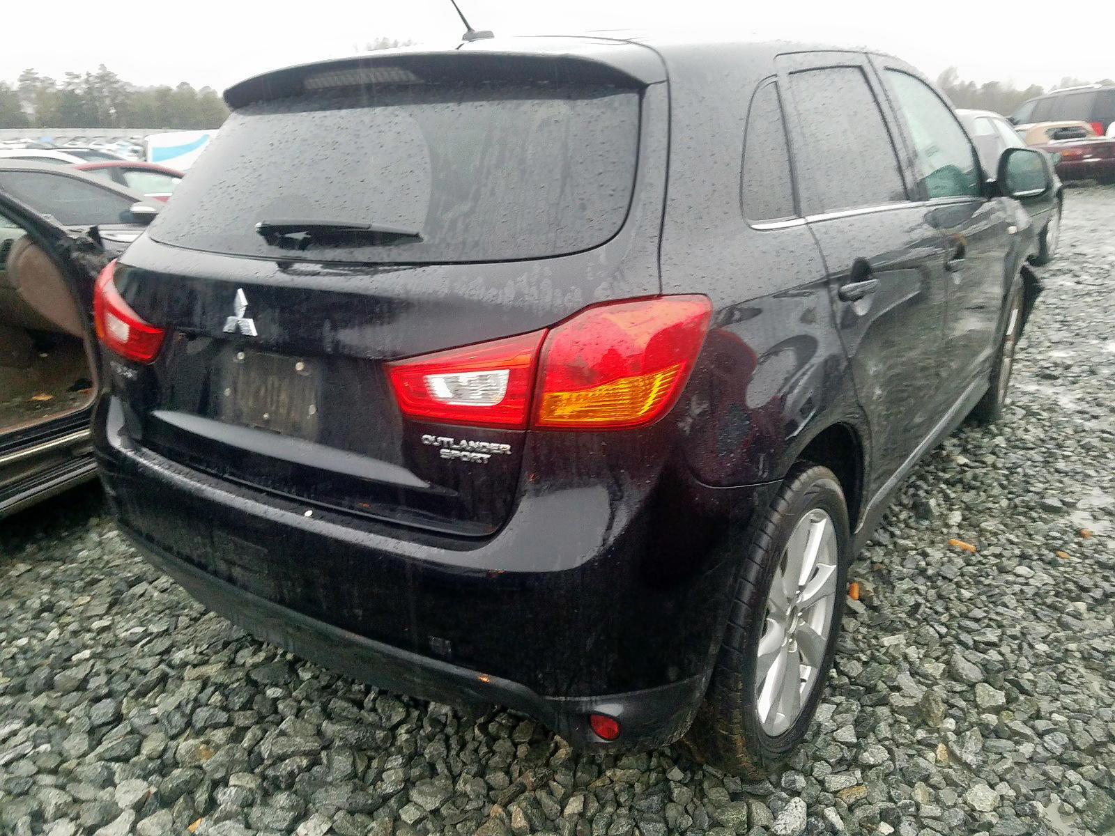 Photo 4 from auction – 2014 MITSUBISHI OUTLANDER with VIN 4A4AP4AU0EE027856